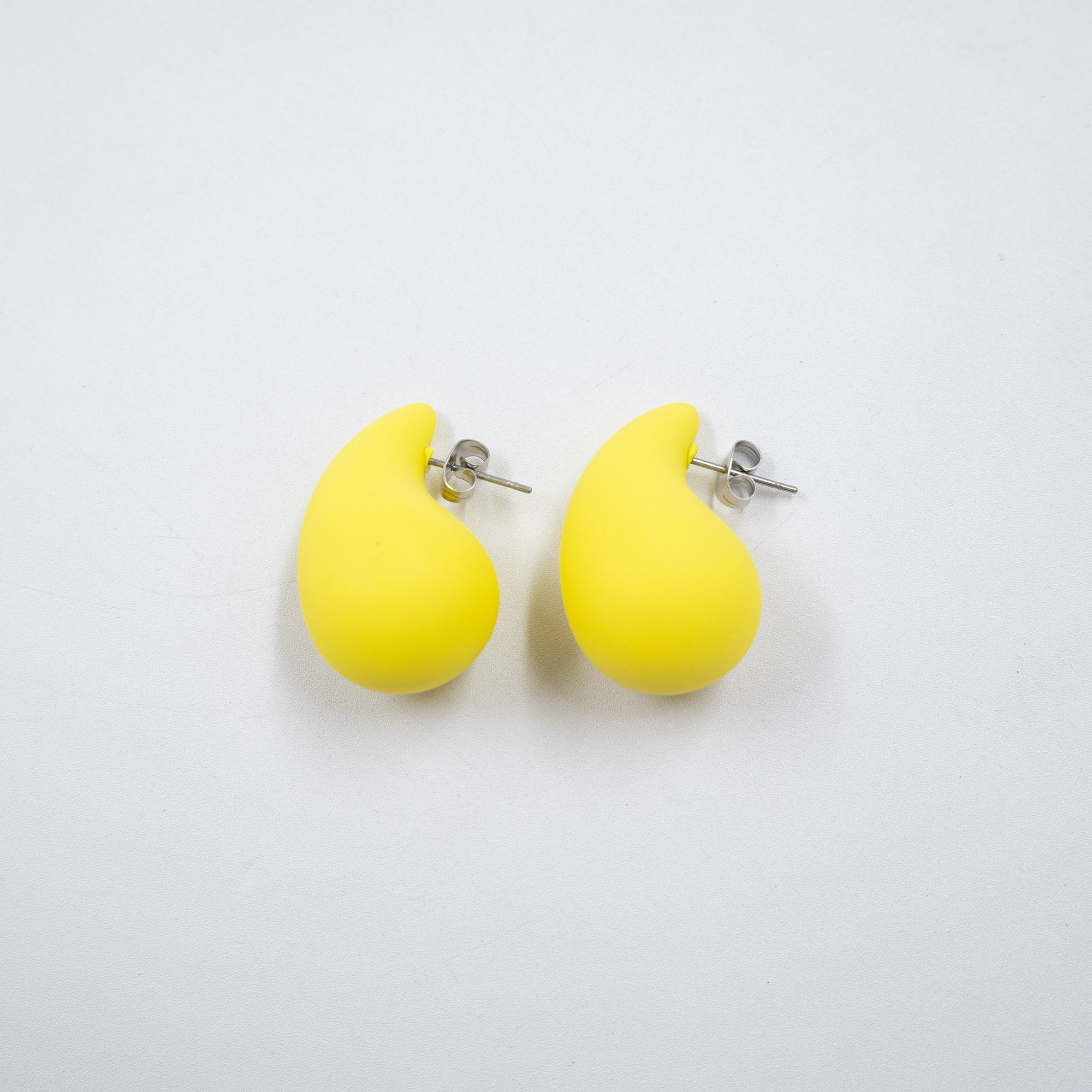 Aretes Medianos de colores M4 Oro Laminado