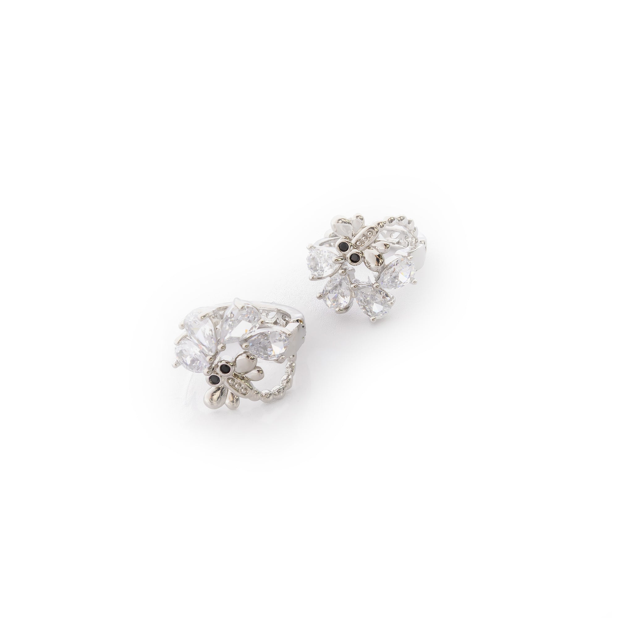 Aretes Plateados Huggies con Piedras Blancas M2 Oro Laminado