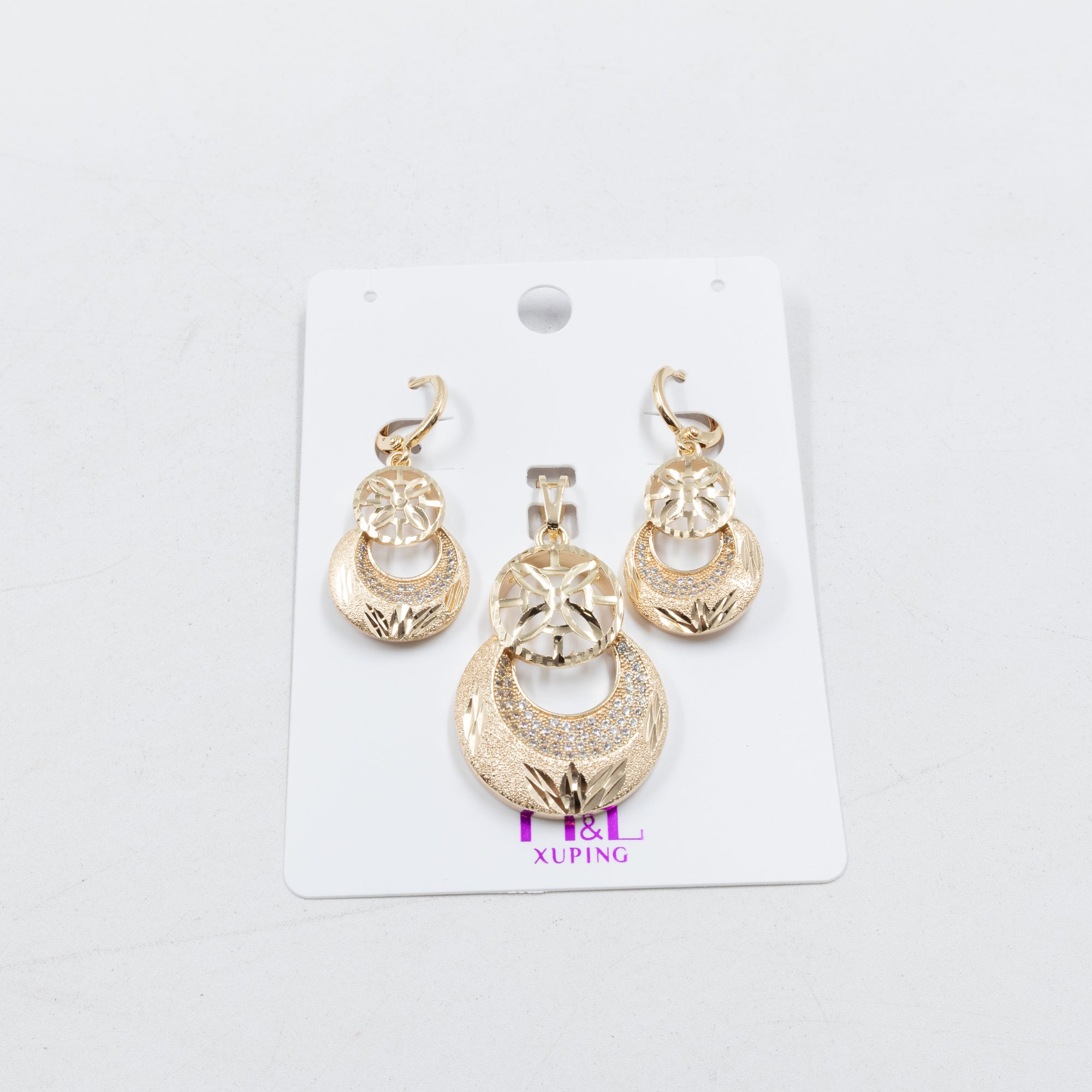 Conjunto de de Aretes y Dije M7 Oro Laminado