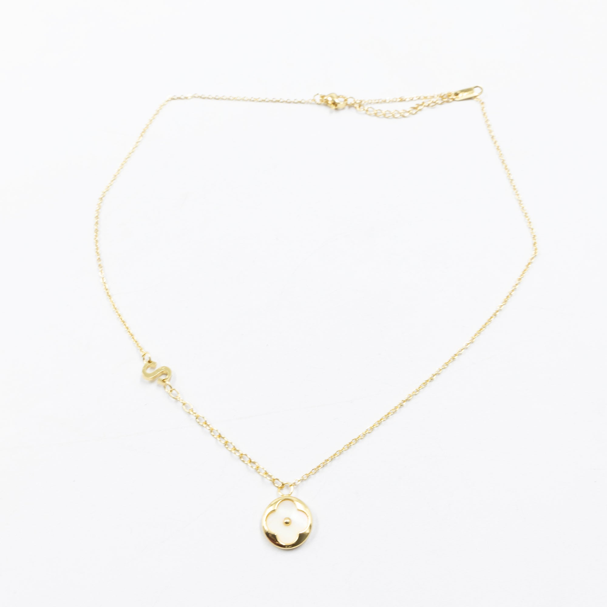 Collares Dorados con dijes de letra S,T,V y dije de Trebol M6 Oro Laminado
