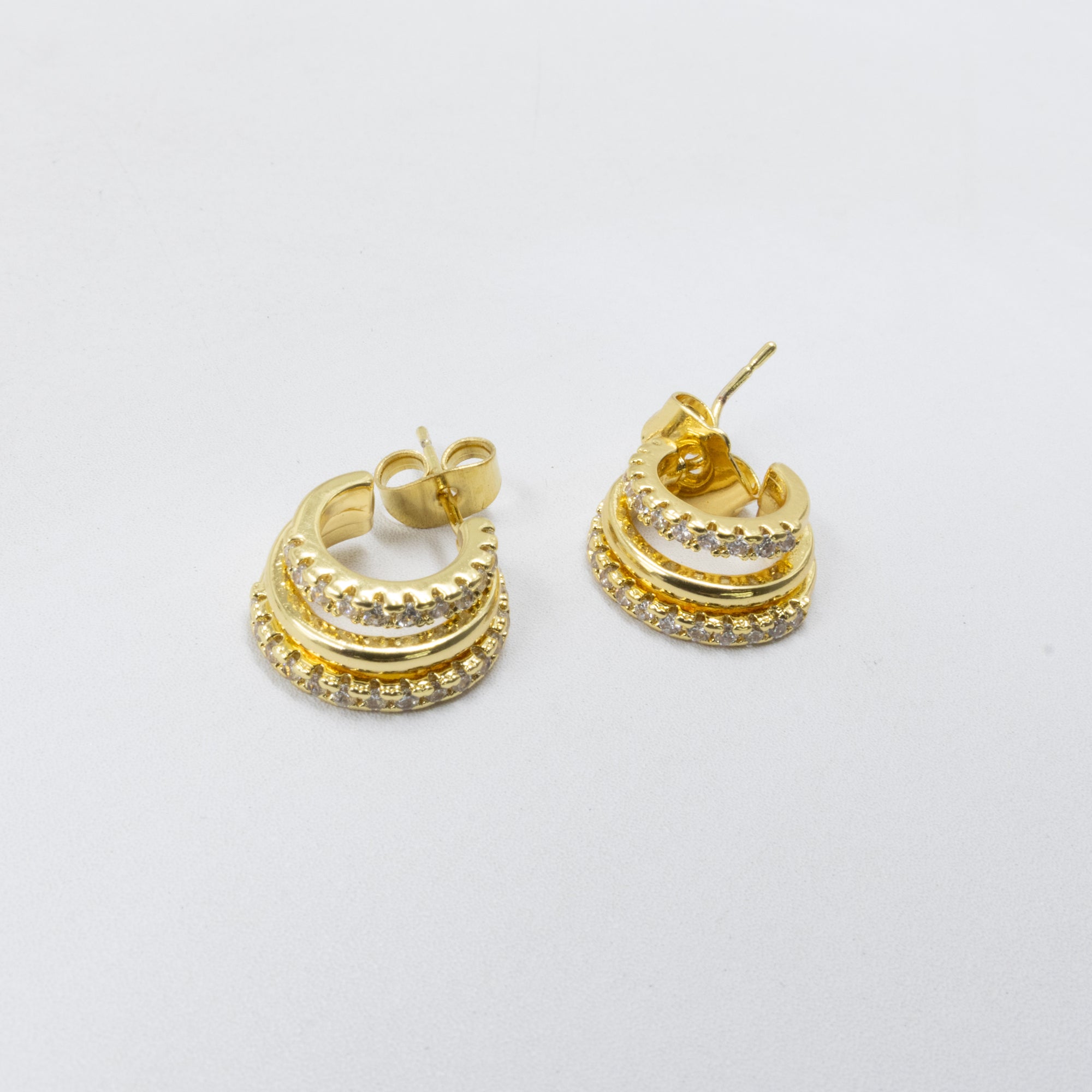 Aretes Dorados Caja 2 01/06/26  M1 Oro Laminado