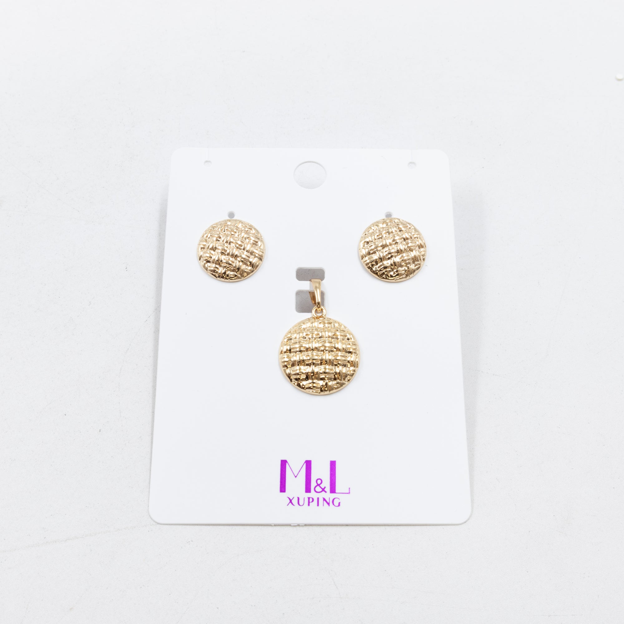 Conjunto de de Aretes y Dije M6 Oro Laminado