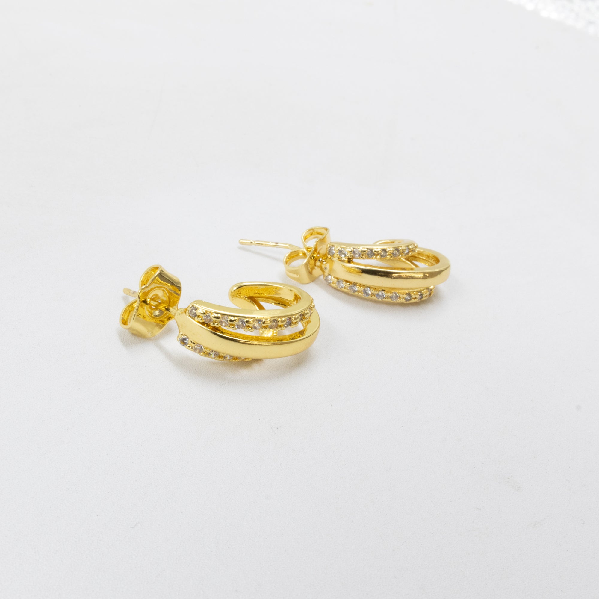 Aretes Dorados Caja 2 01/06/26 M2 Oro Laminado