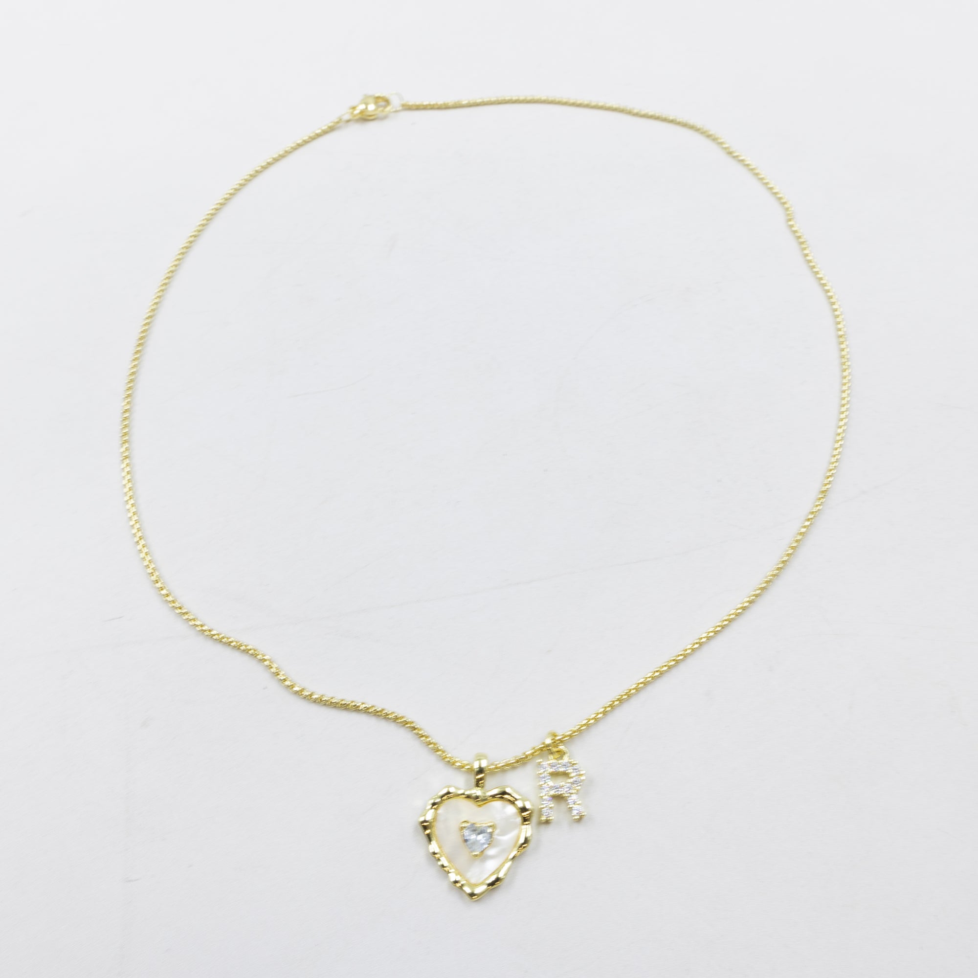 Collares Dorados con dije de Letra y corazon M3 Oro Laminado