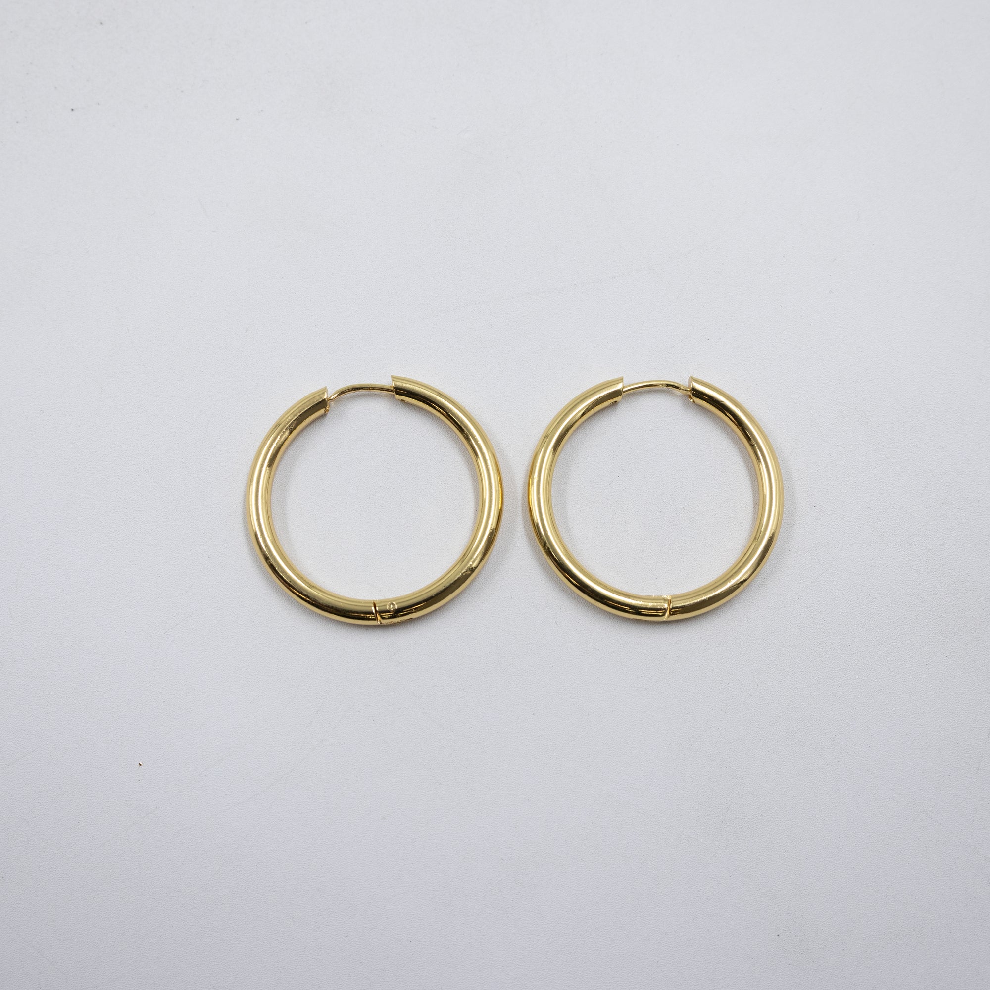 Aretes Dorados Chicos M7 Oro Laminado
