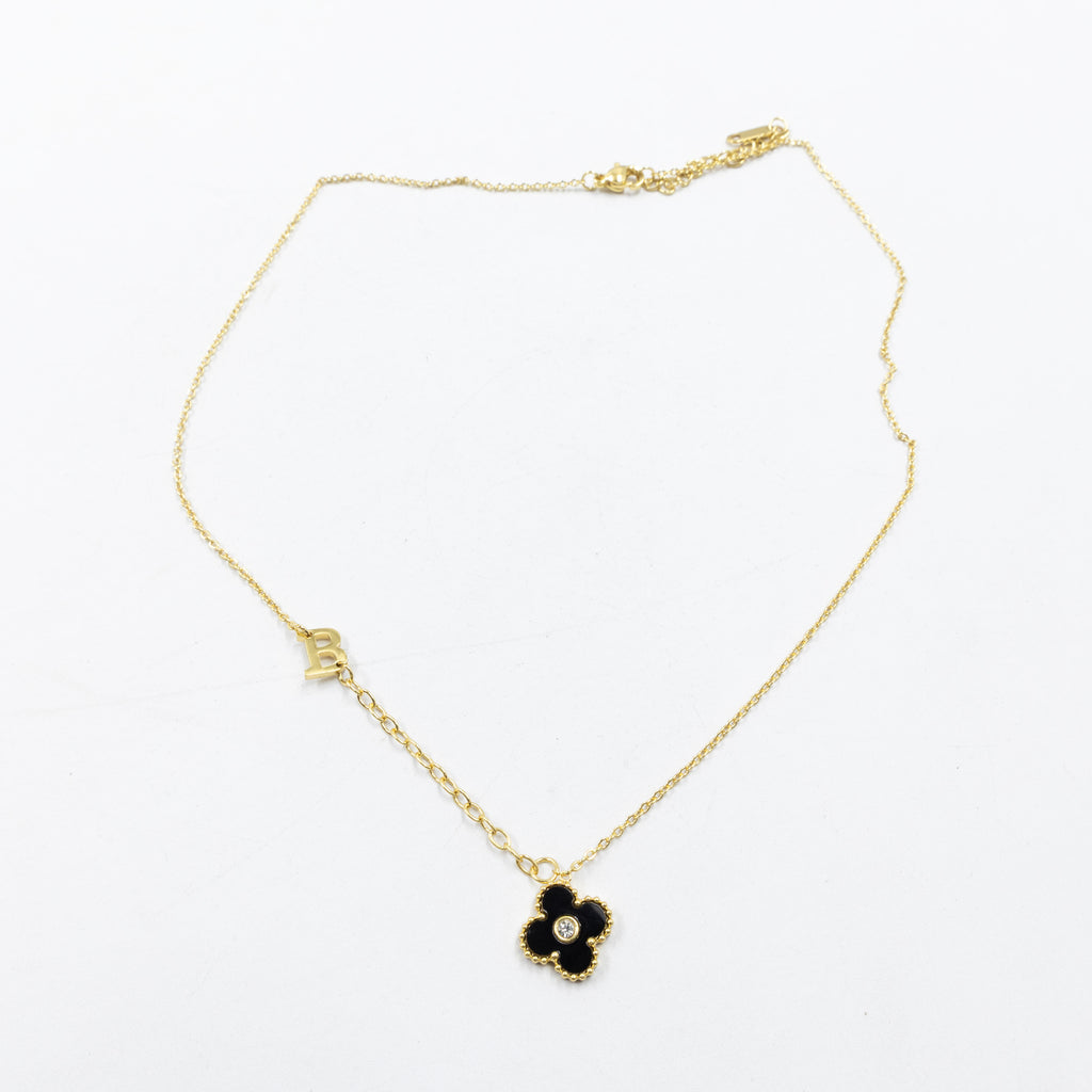 Collar de Dije de Trebol y letras M8 Oro Laminado