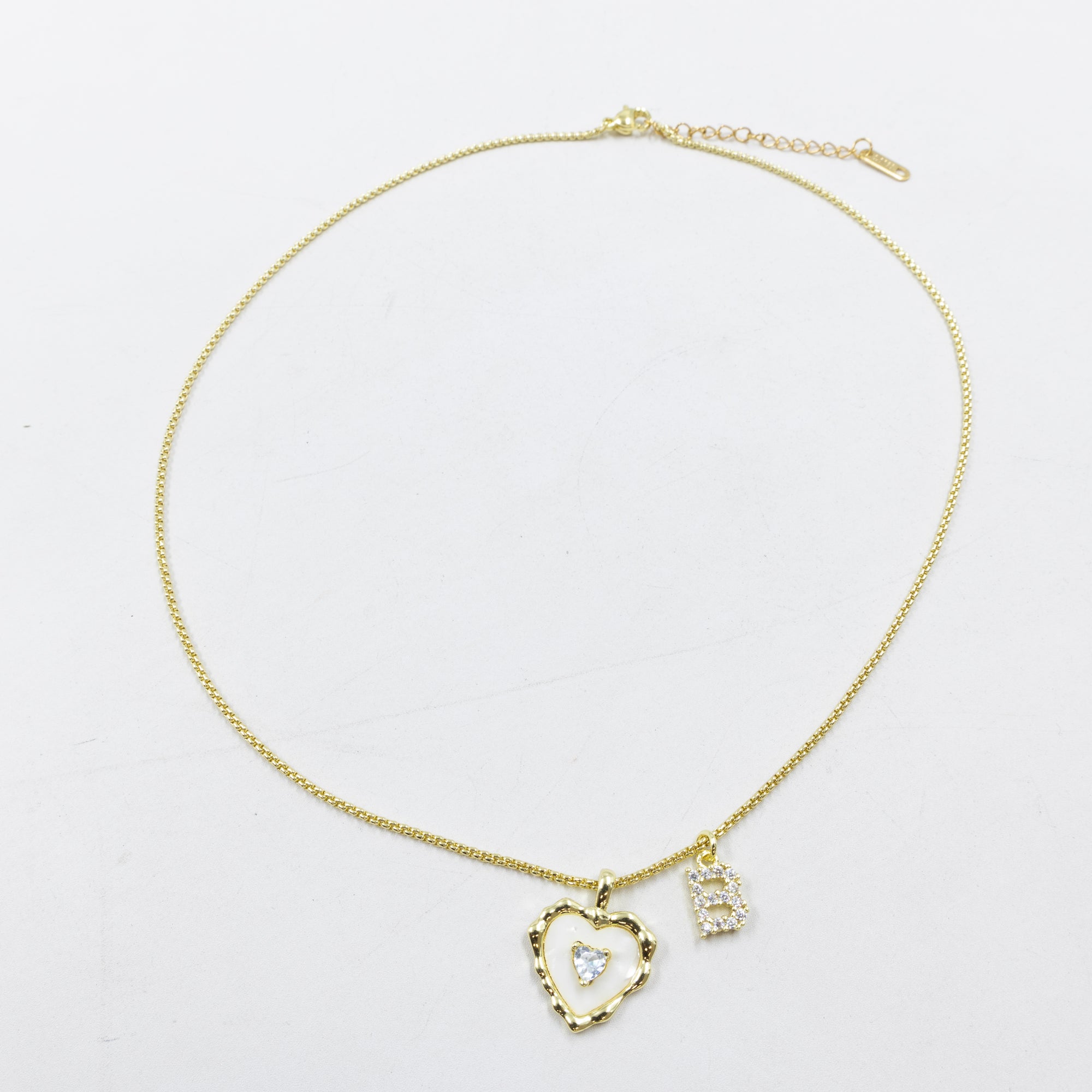 Collares Dorados con dije de Letra y corazon M1 Oro Laminado