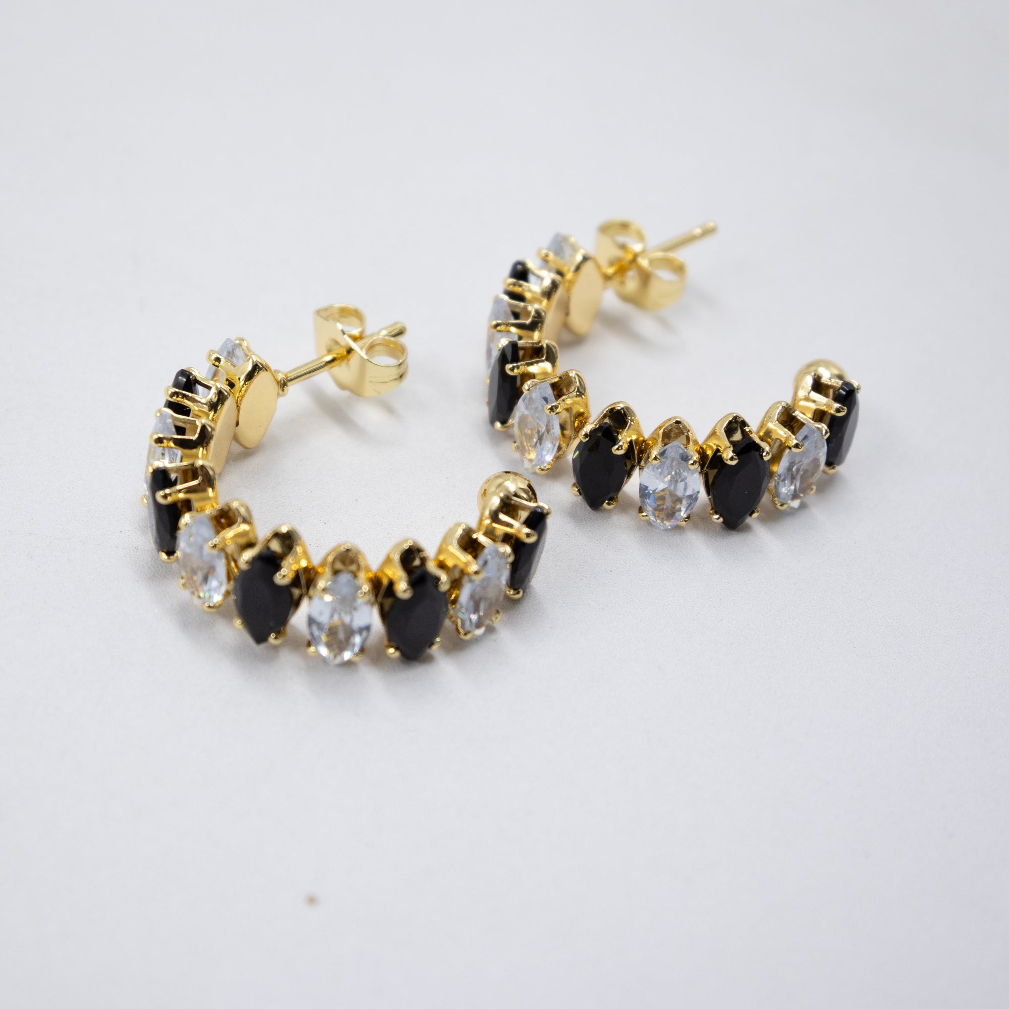 Aretes Dorados con piedras de color M2 Oro Laminado