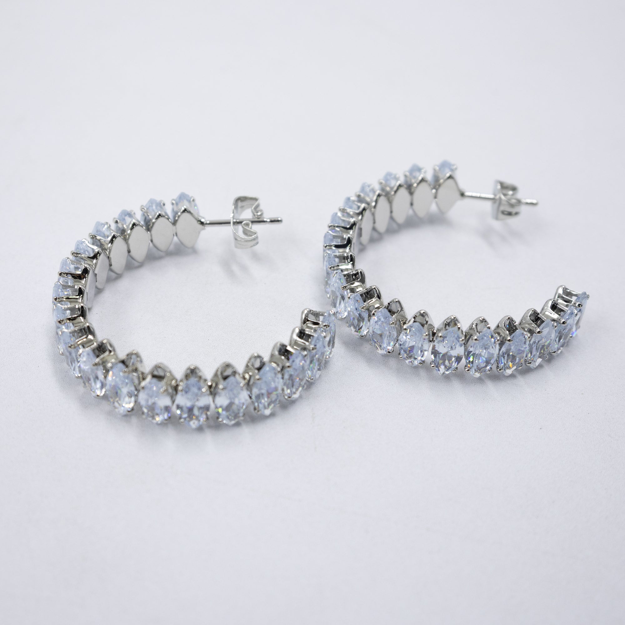 Aretes Plateados con piedras de color M6 Oro Laminado