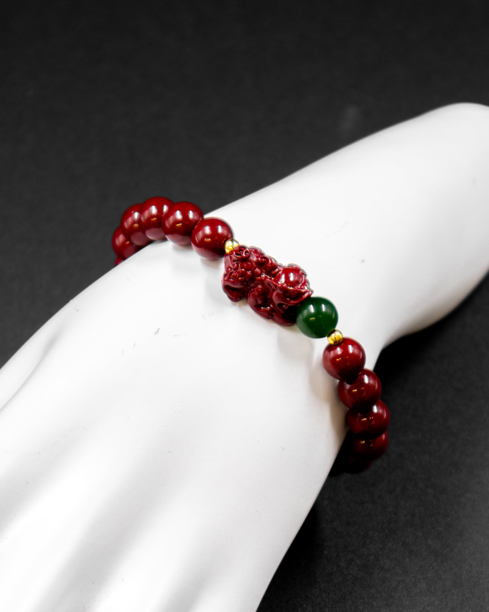 Pulsera de cuentas con dije chino M1 Oro Laminado