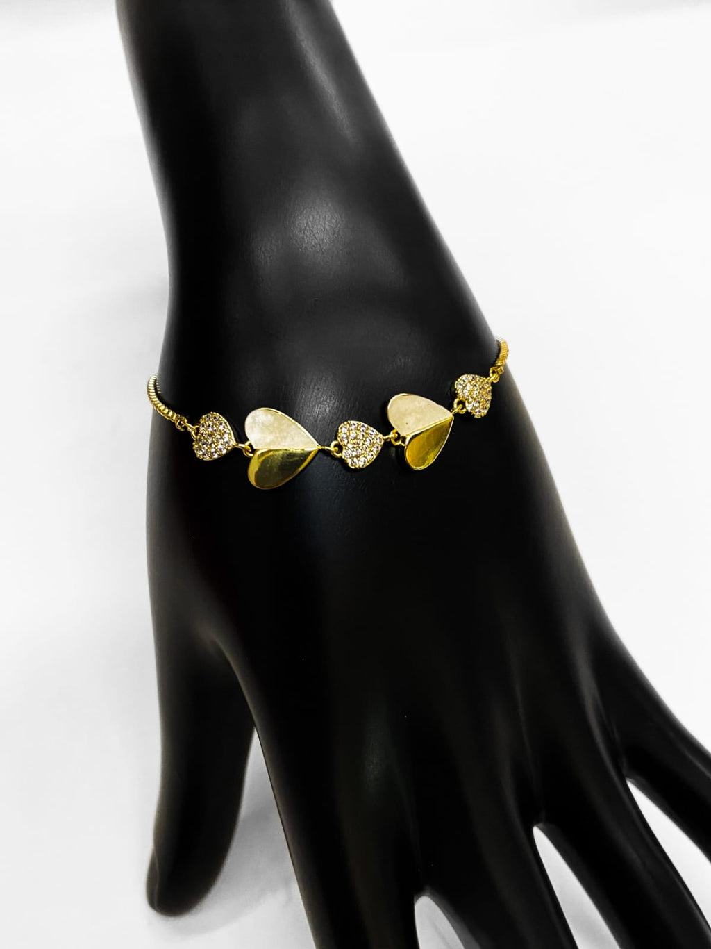 Pulsera de piedras con dije - M2 Oro Laminado