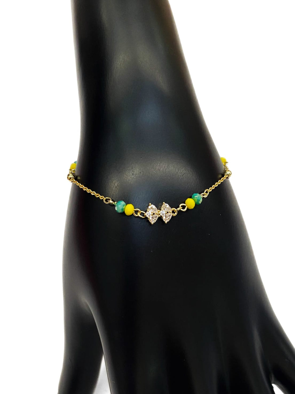 Pulsera de piedras con dije - M3 Oro Laminado