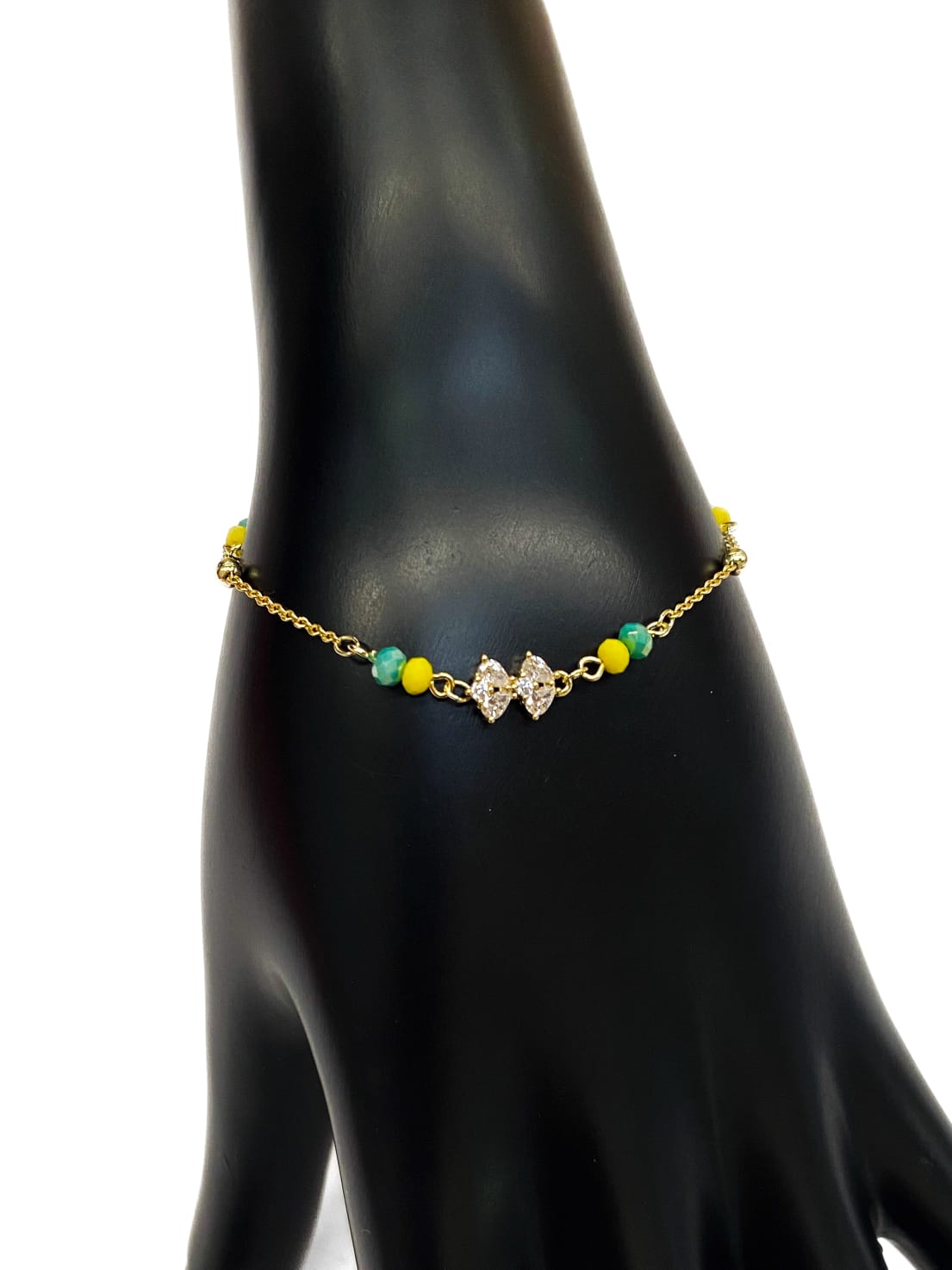 Pulsera de piedras con dije - M3 Oro Laminado