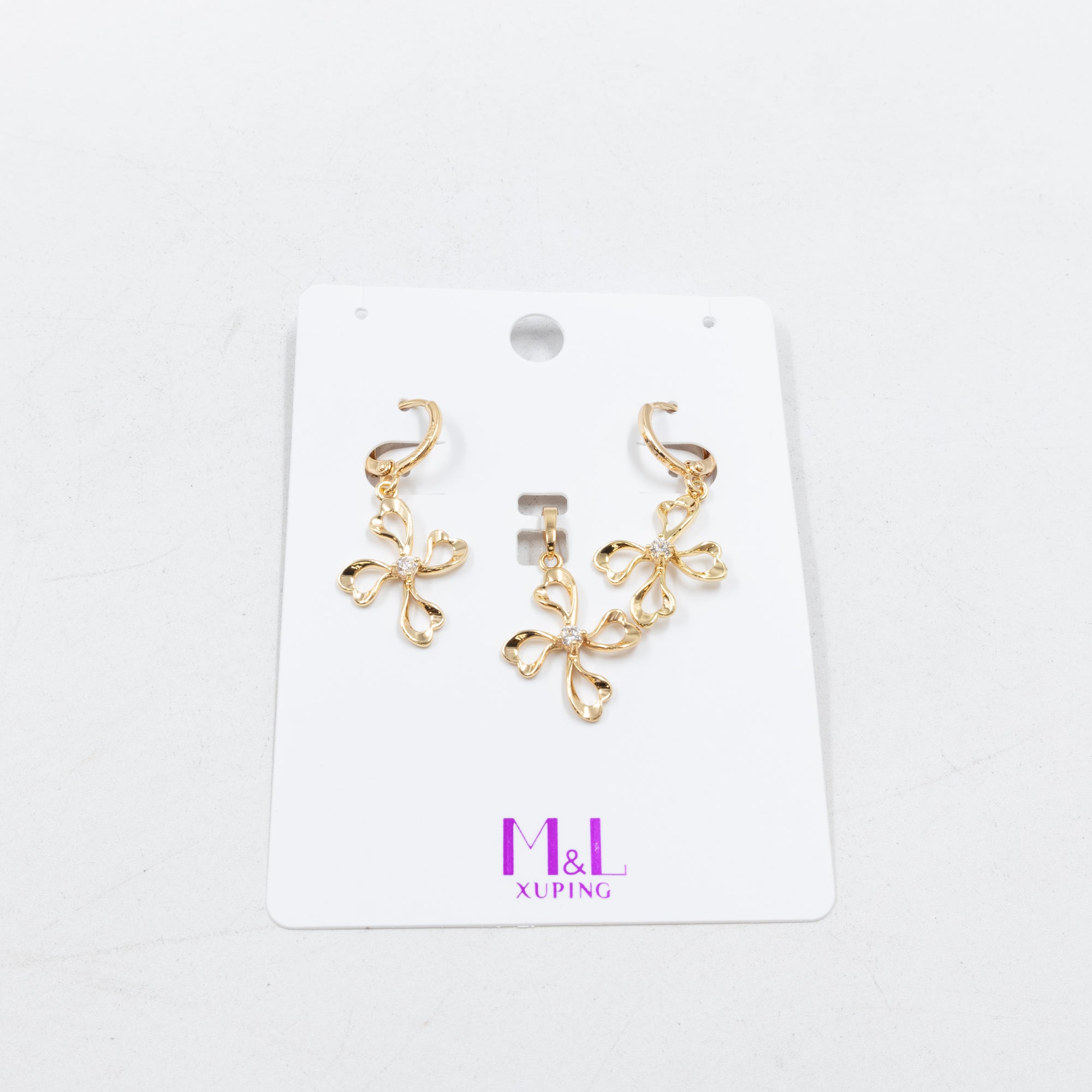 Conjunto de de Aretes y Dije M3 Oro Laminado