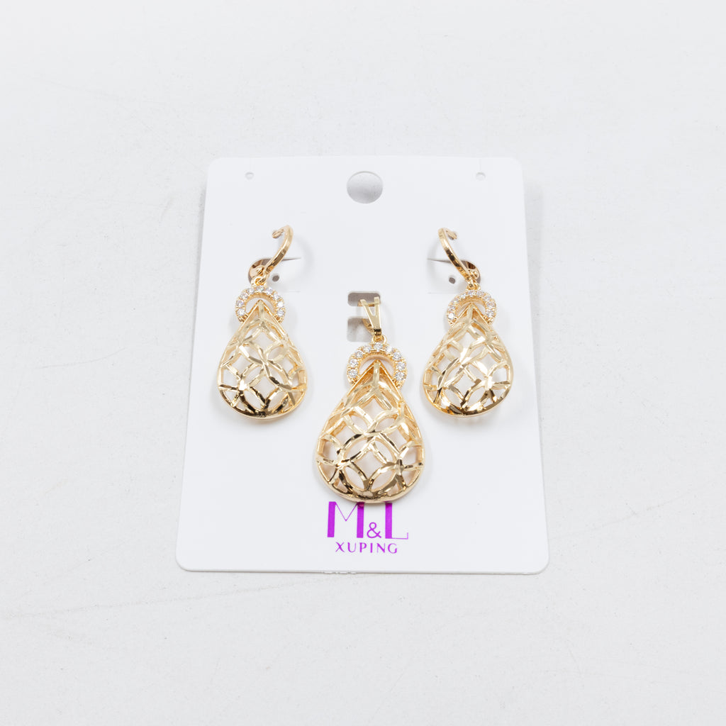 Conjunto de de Aretes y Dije M5 Oro Laminado