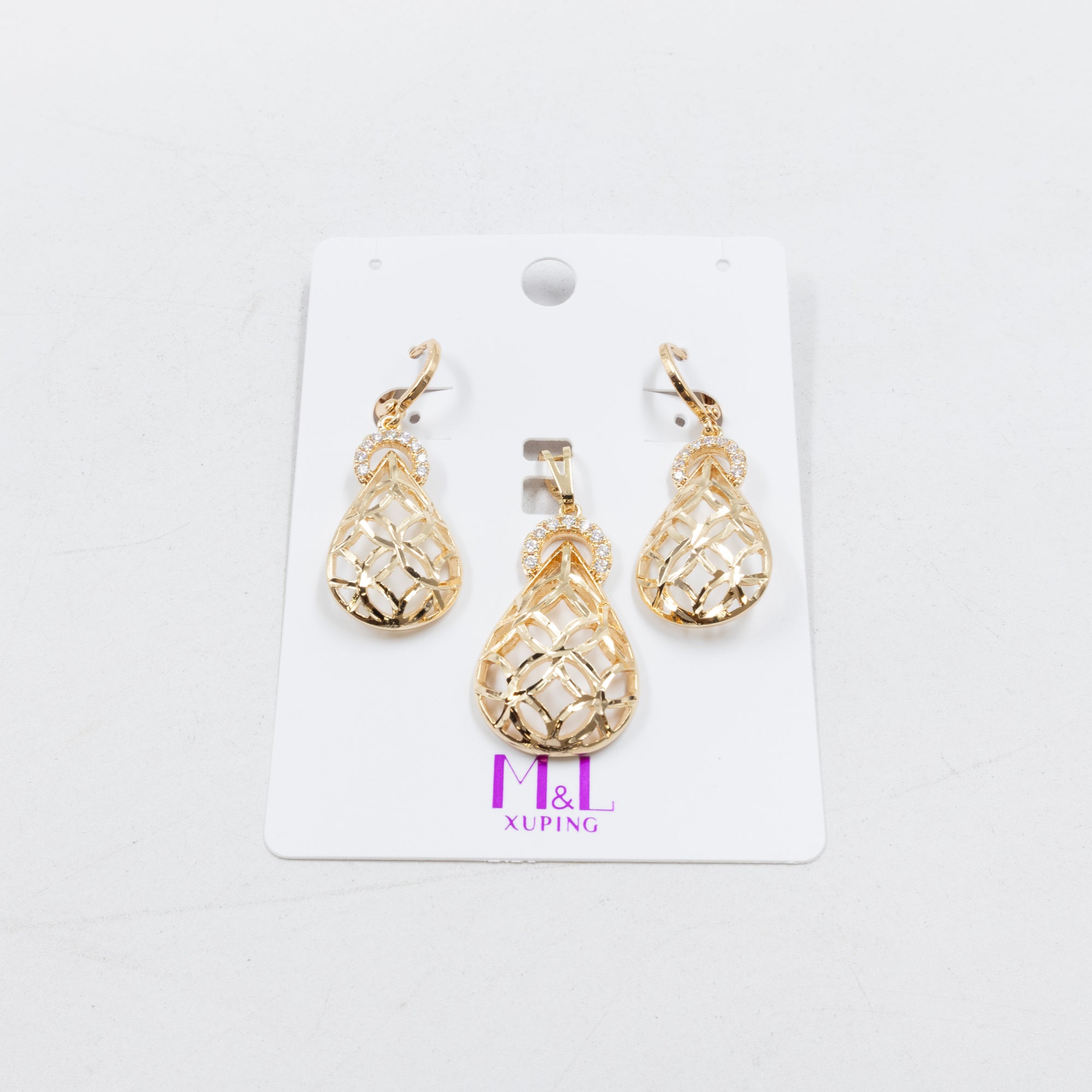 Conjunto de de Aretes y Dije M5 Oro Laminado