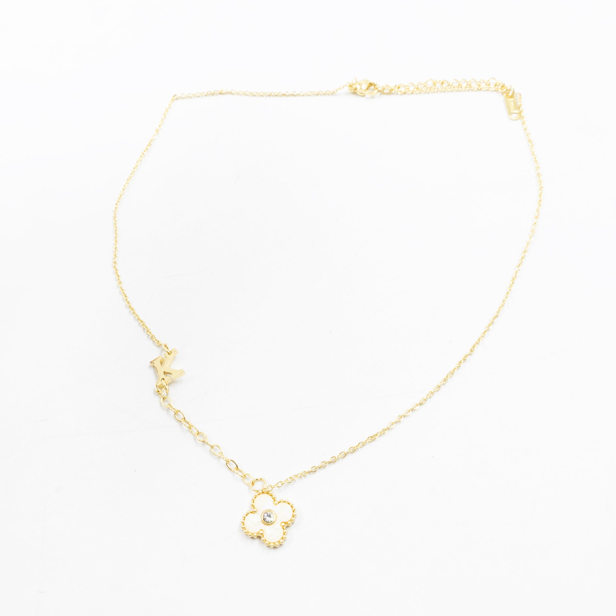 Collar de Dije de Trebol y letra K, M, N M4 Oro Laminado