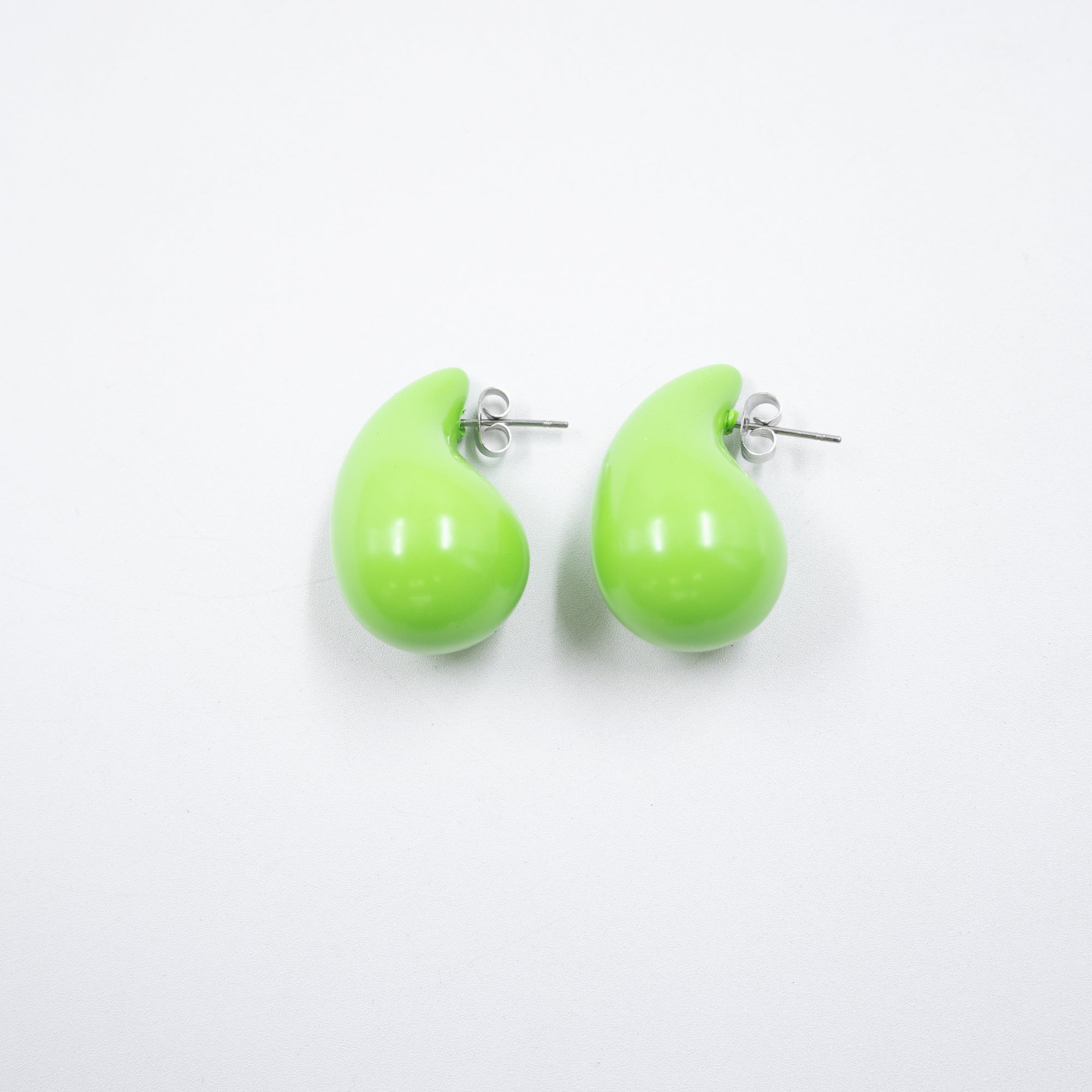 Aretes Medianos de colores M3 Oro Laminado