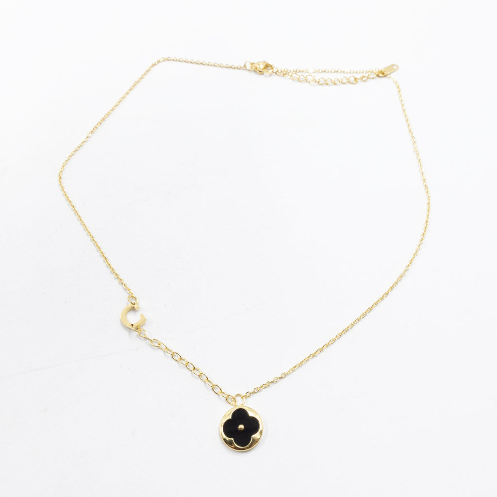 Collares Dorados con dijes de letra A,C,D,E,F,G,J,I,M y dije de Trebol Negro M7 Oro Laminado