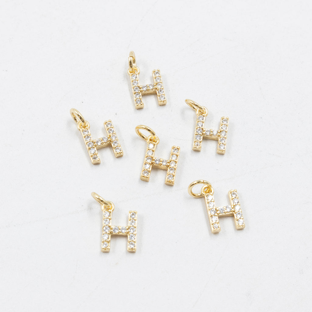 Paquete de 6 Dijes de Letras con piedras M2 Oro Laminado