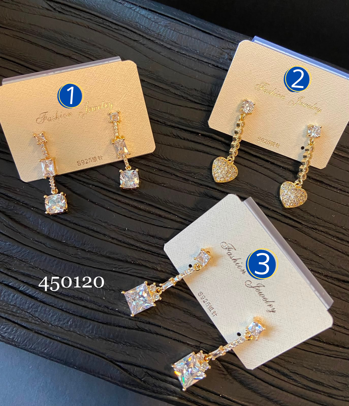 [12/SEPTIEMBRE/26] Aretes Dorados con piedras M3 Oro Laminado