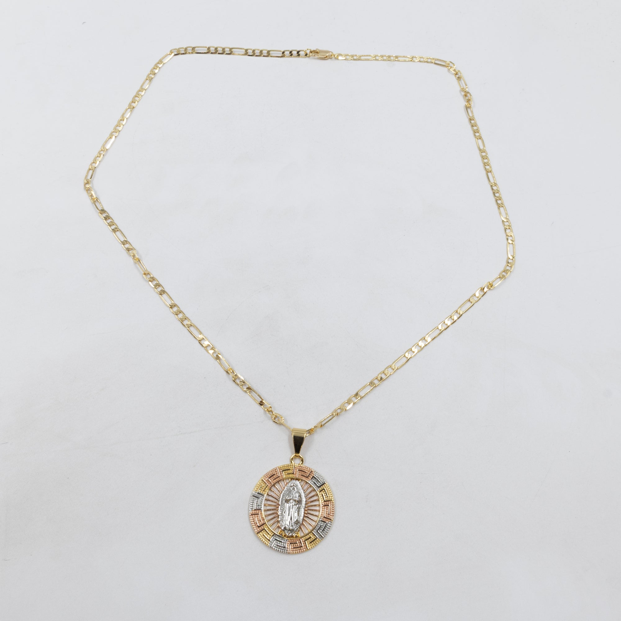 Collar con Dije Religioso Dorado M2 Oro Laminado