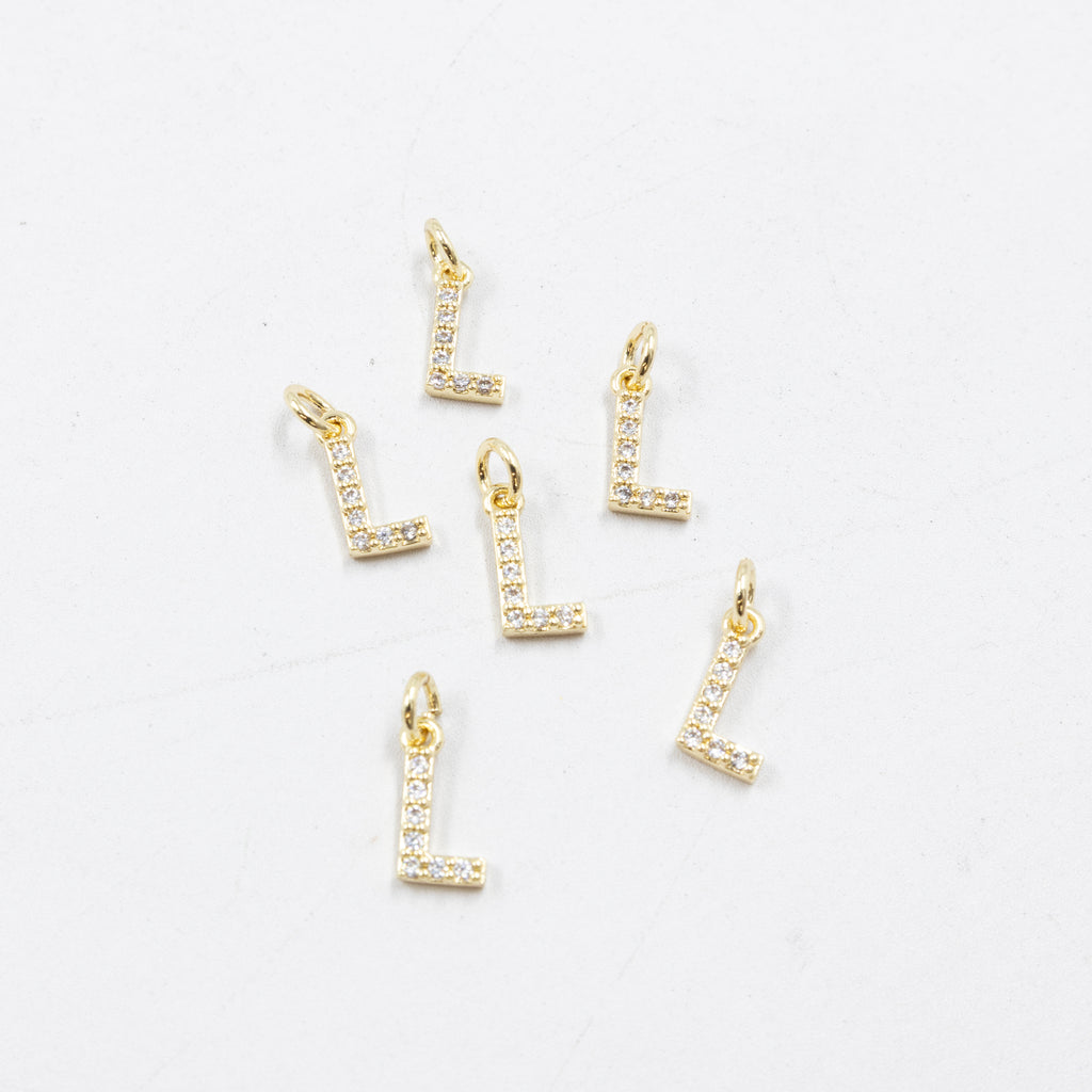 Paquete de 6 Dijes de Letras con piedras M2 Oro Laminado
