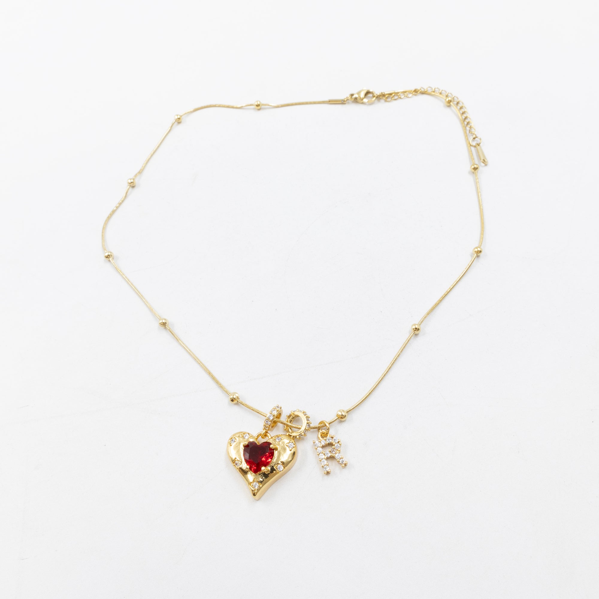 Collares Dorados con dije de Letra y corazón M3 Oro Laminado
