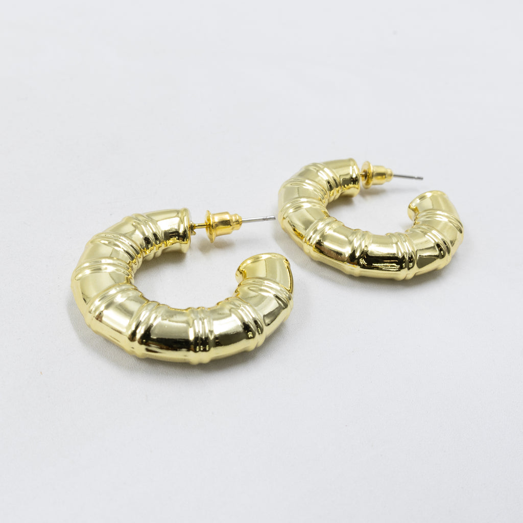 Aretes Dorados Diferentes Diseños 26/05/26 M2 Oro Laminado