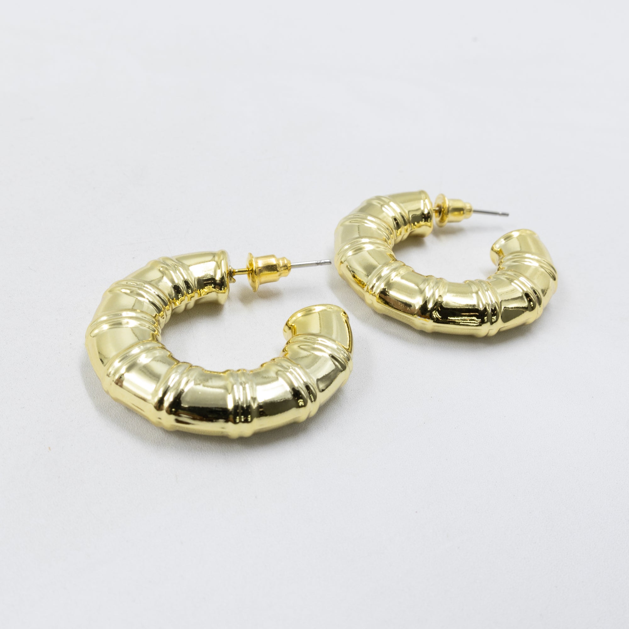 Aretes Dorados Diferentes Diseños 26/05/26 M2 Oro Laminado