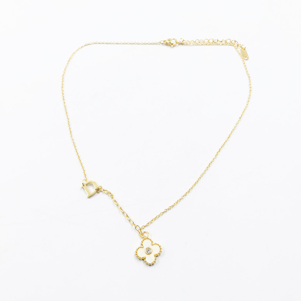 Collar de Dije de Trebol y letra D,E,F  M2 Oro Laminado