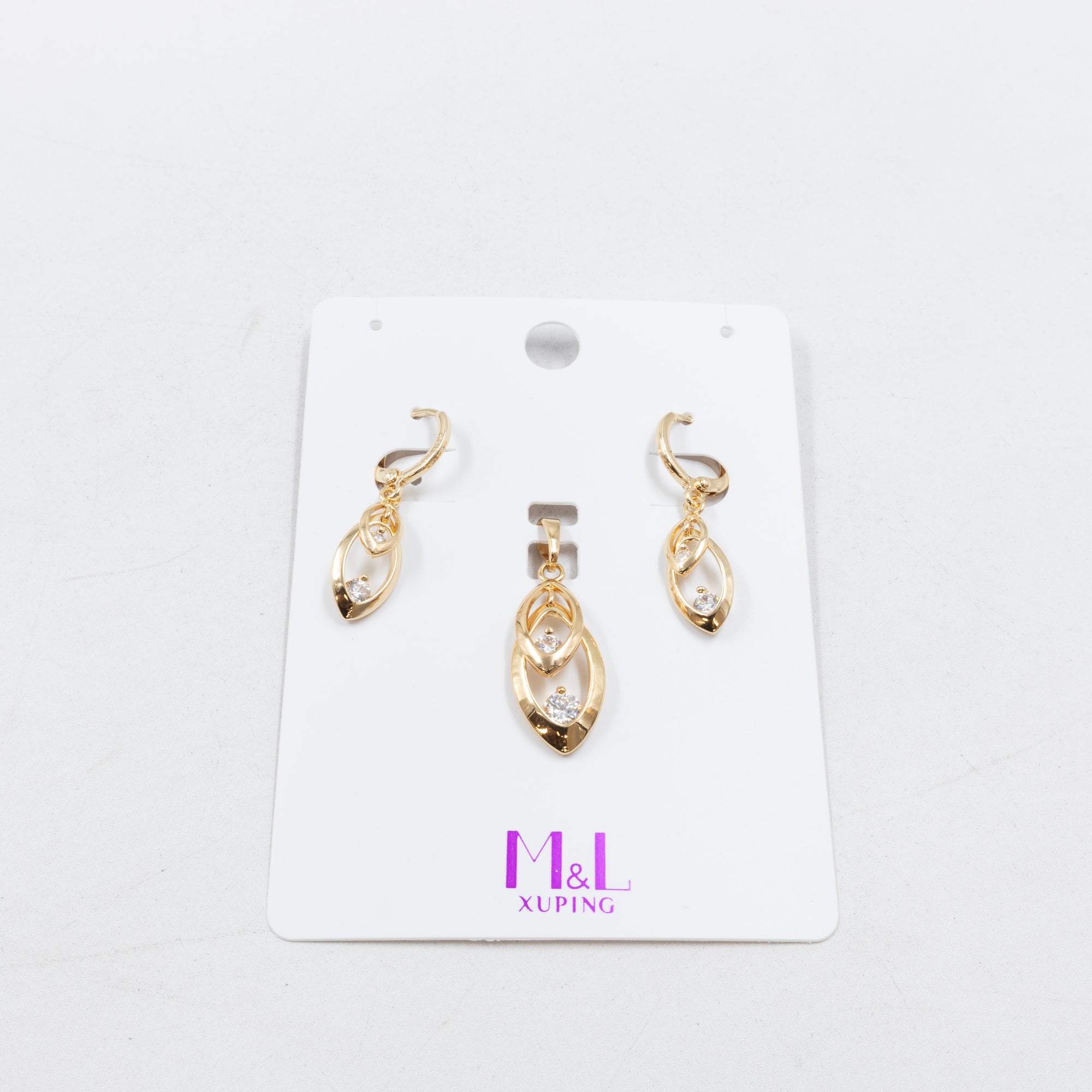 Conjunto de de Aretes y Dije M3 Oro Laminado