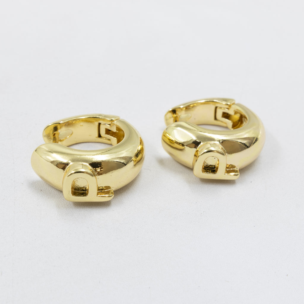 Aretes Dorados con Letra M2 Oro Laminado
