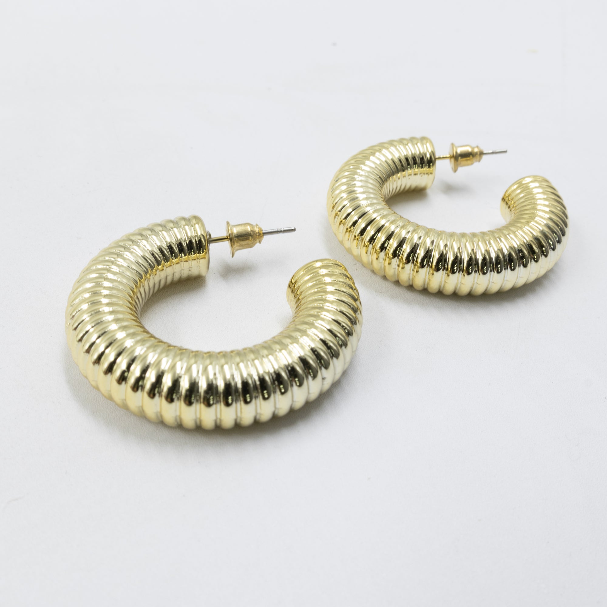 Aretes Dorados Diferentes Diseños 26/05/26 M1 Oro Laminado