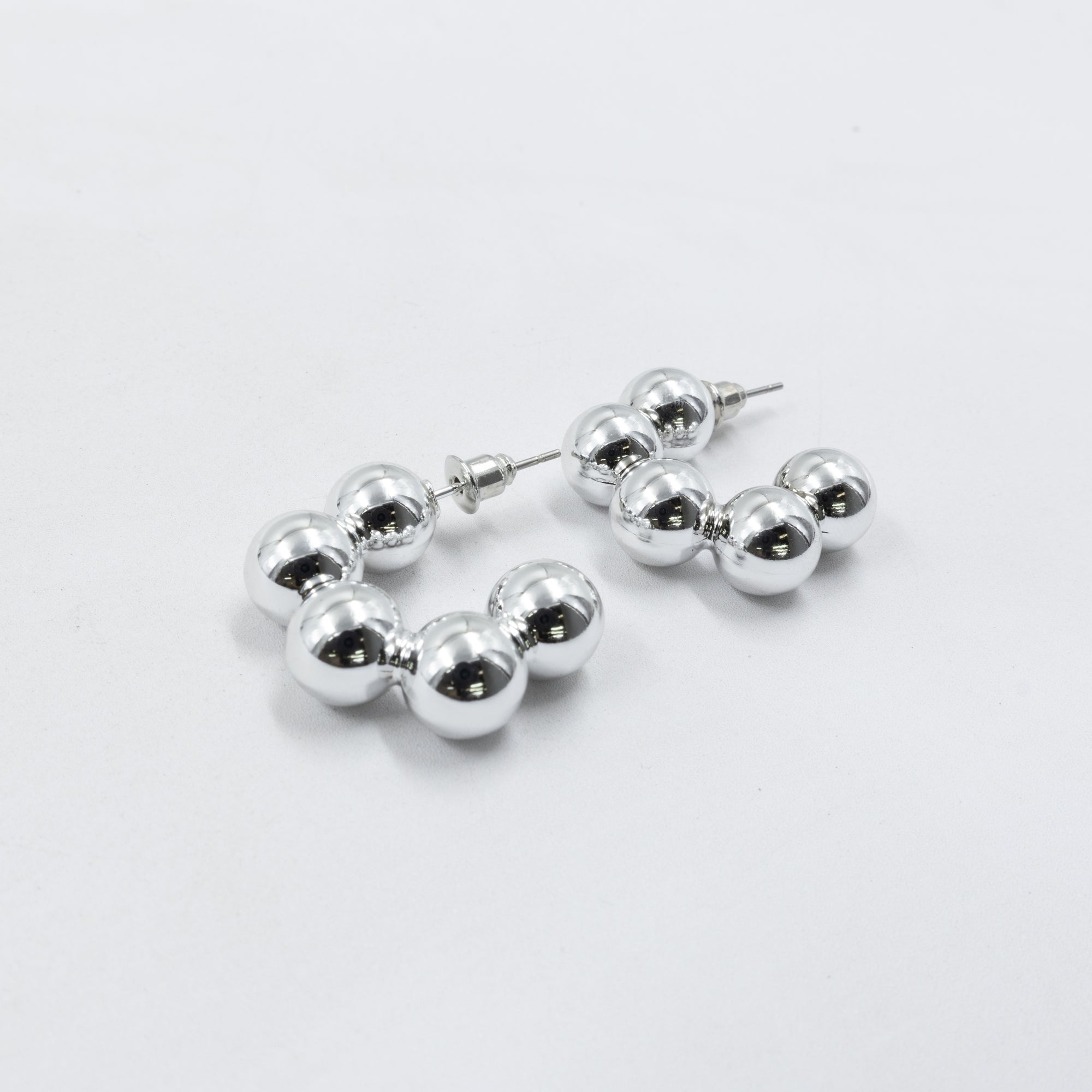 Aretes Plateados Diferentes Diseños 26/05/26 M3 Oro Laminado