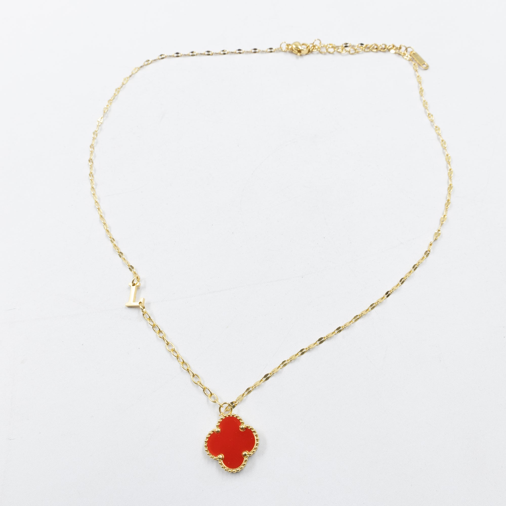 Collares Dorados con dijes de letra L, M, N y dije de Trebol M4 Oro Laminado