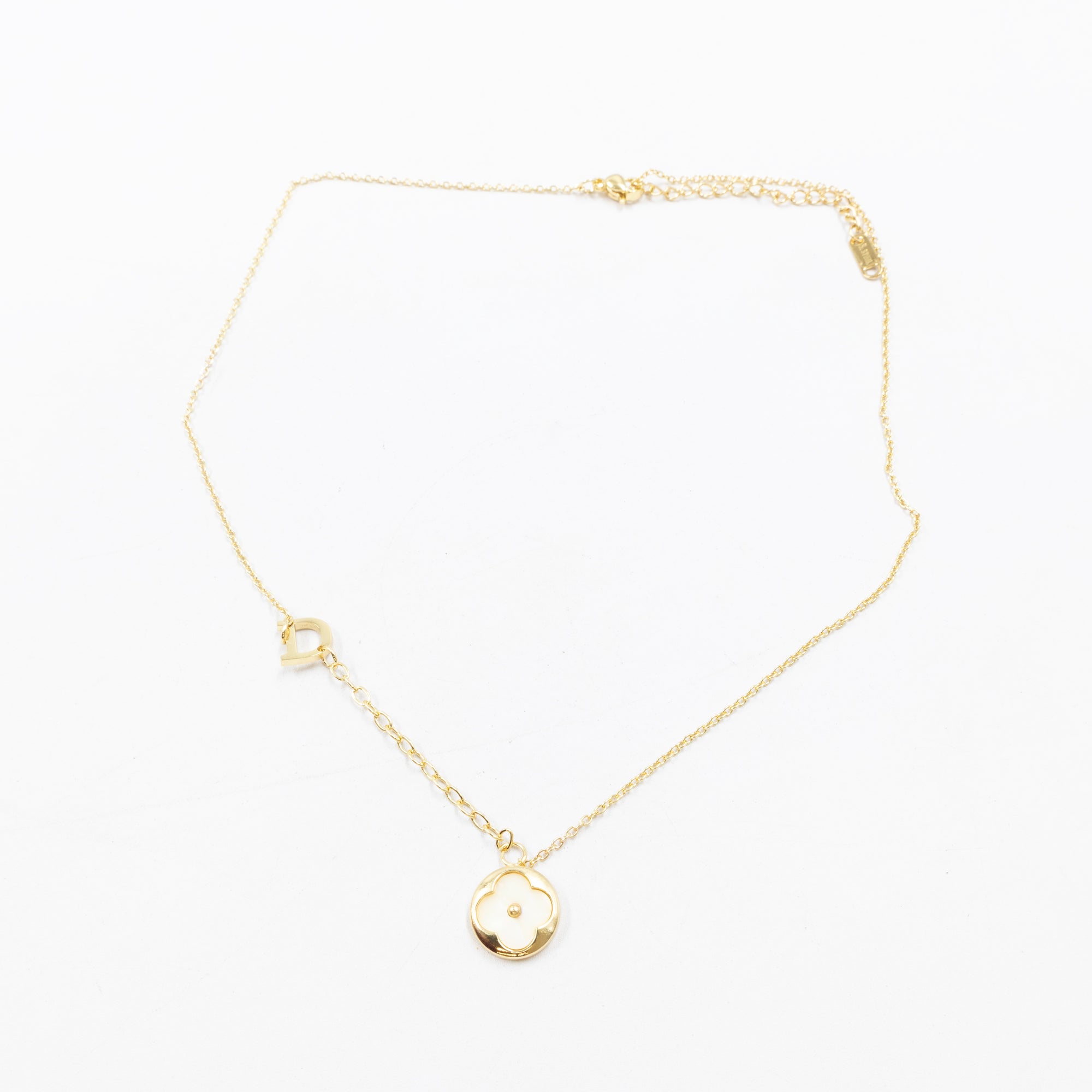Collares Dorados con dijes de letra D,E,F y dije de Trebol M2 Oro Laminado