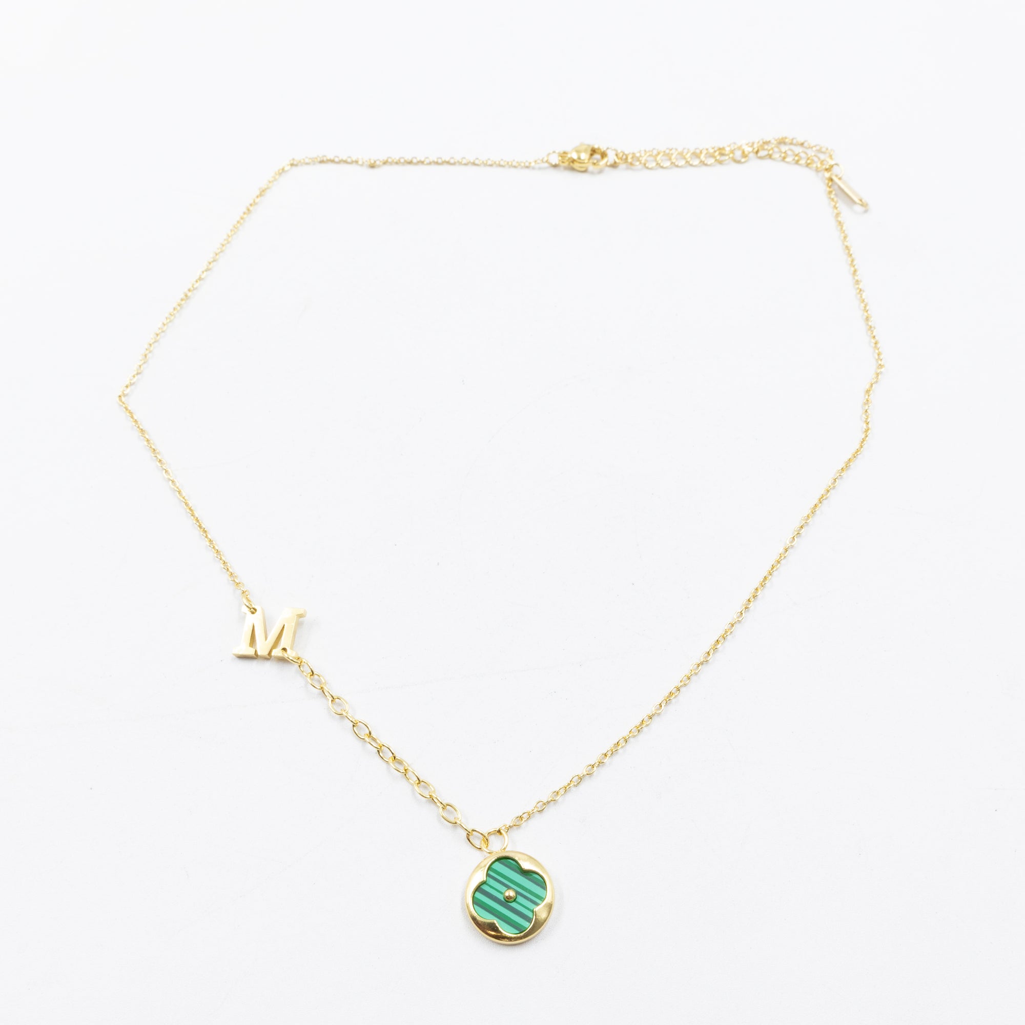 Collares Dorados con dijes de letra M,L,K y dije de Trebol M4 Oro Laminado