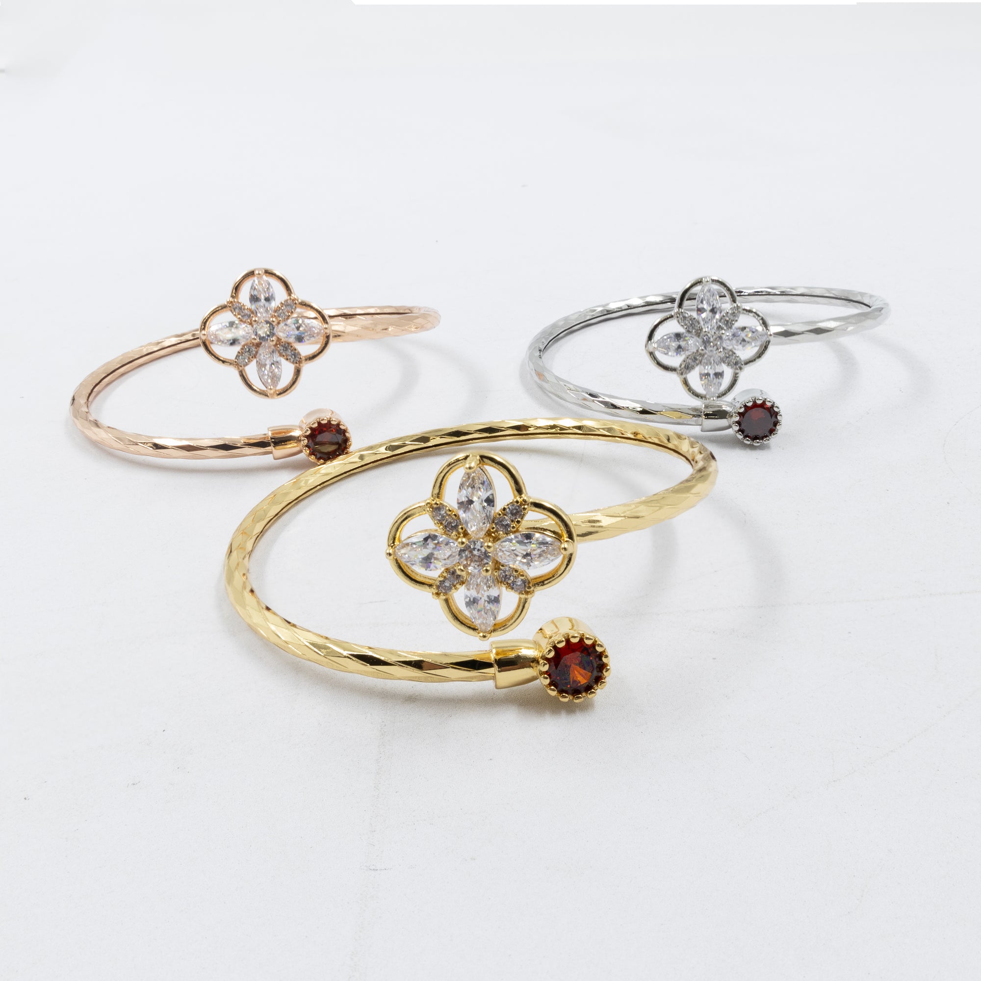 Pulseras Ajustables de tres colores M1 Oro Laminado