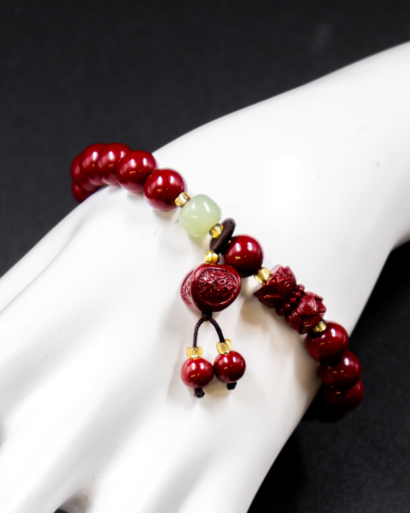 Pulsera de cuentas con dije chino M1 Oro Laminado