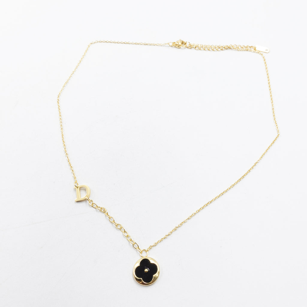 Collares Dorados con dijes de letra A,C,D,E,F,G,J,I,M y dije de Trebol Negro M7 Oro Laminado