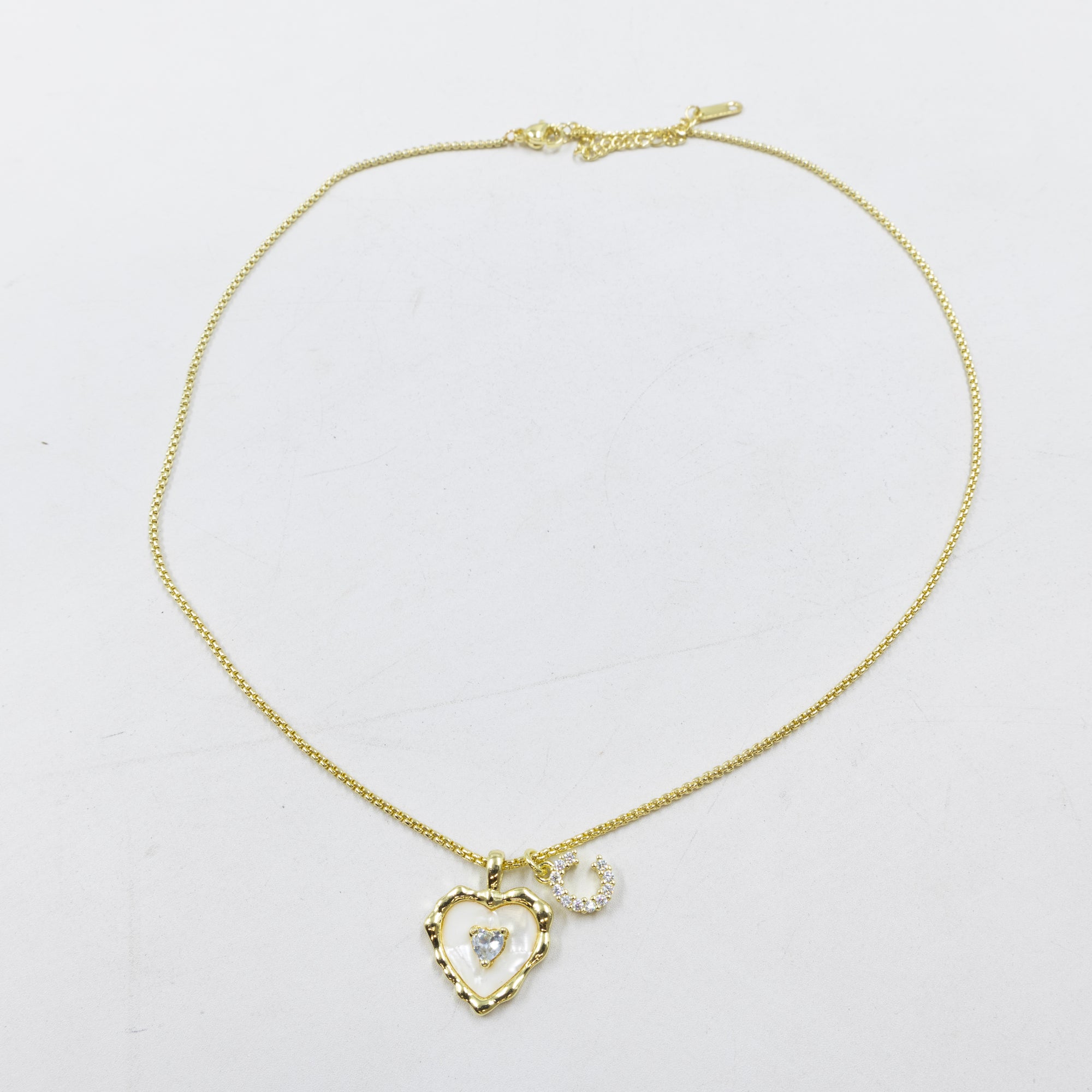 Collares Dorados con dije de Letra y corazon M1 Oro Laminado