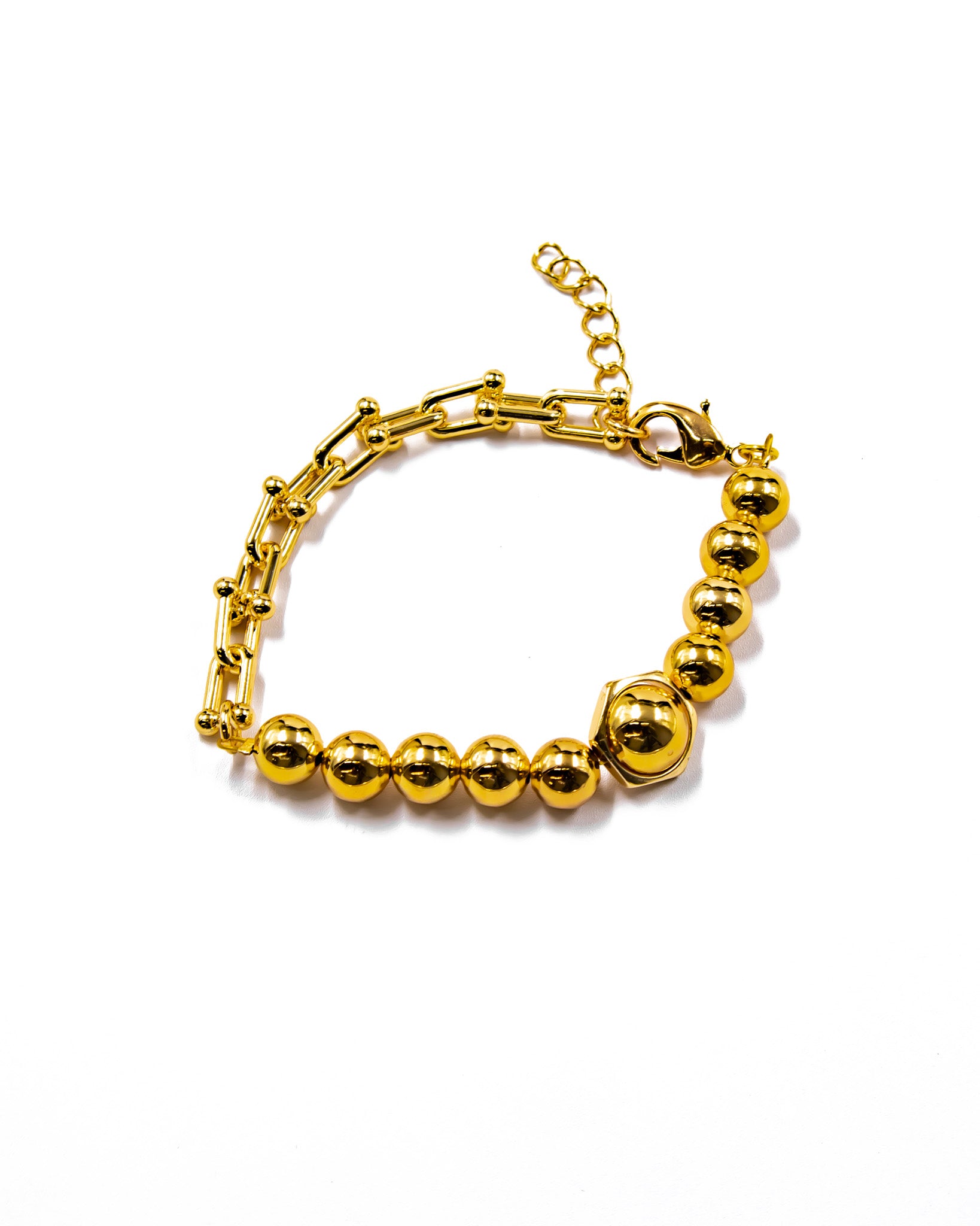 Pulsera Dorada con cuentas y dije - M3 Oro Laminado