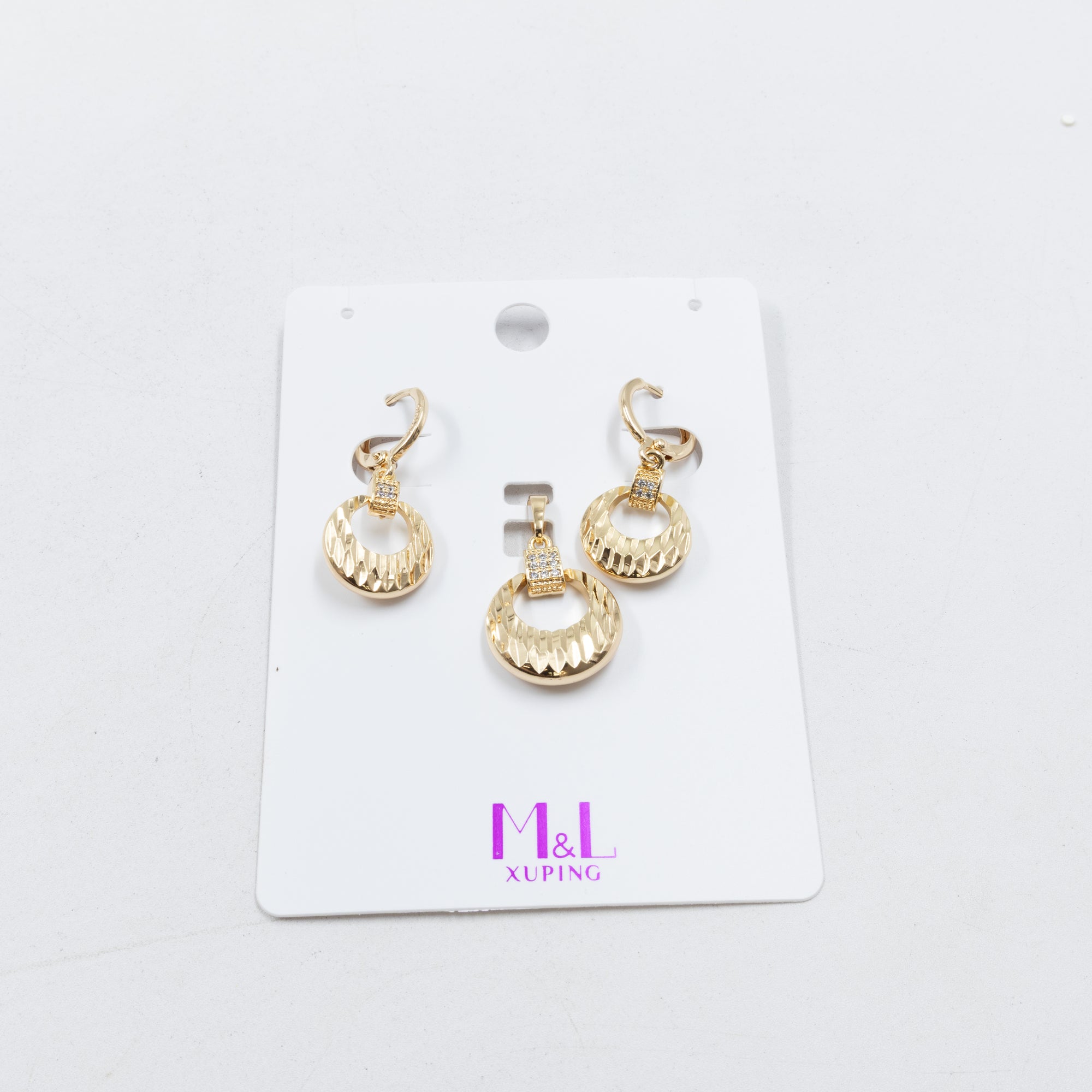 Conjunto de de Aretes y Dije M9 Oro Laminado