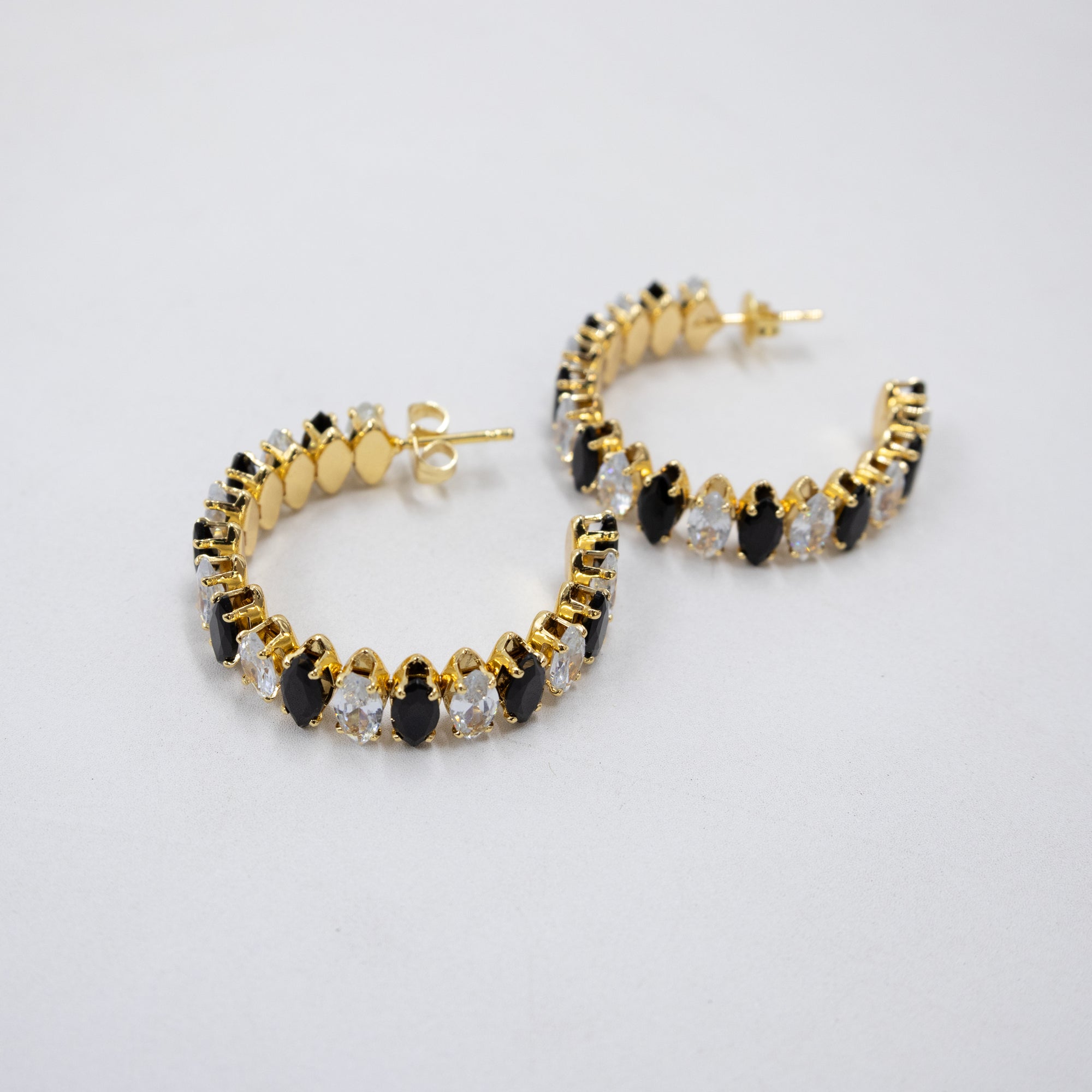 Aretes Dorados con piedras de color M8 Oro Laminado