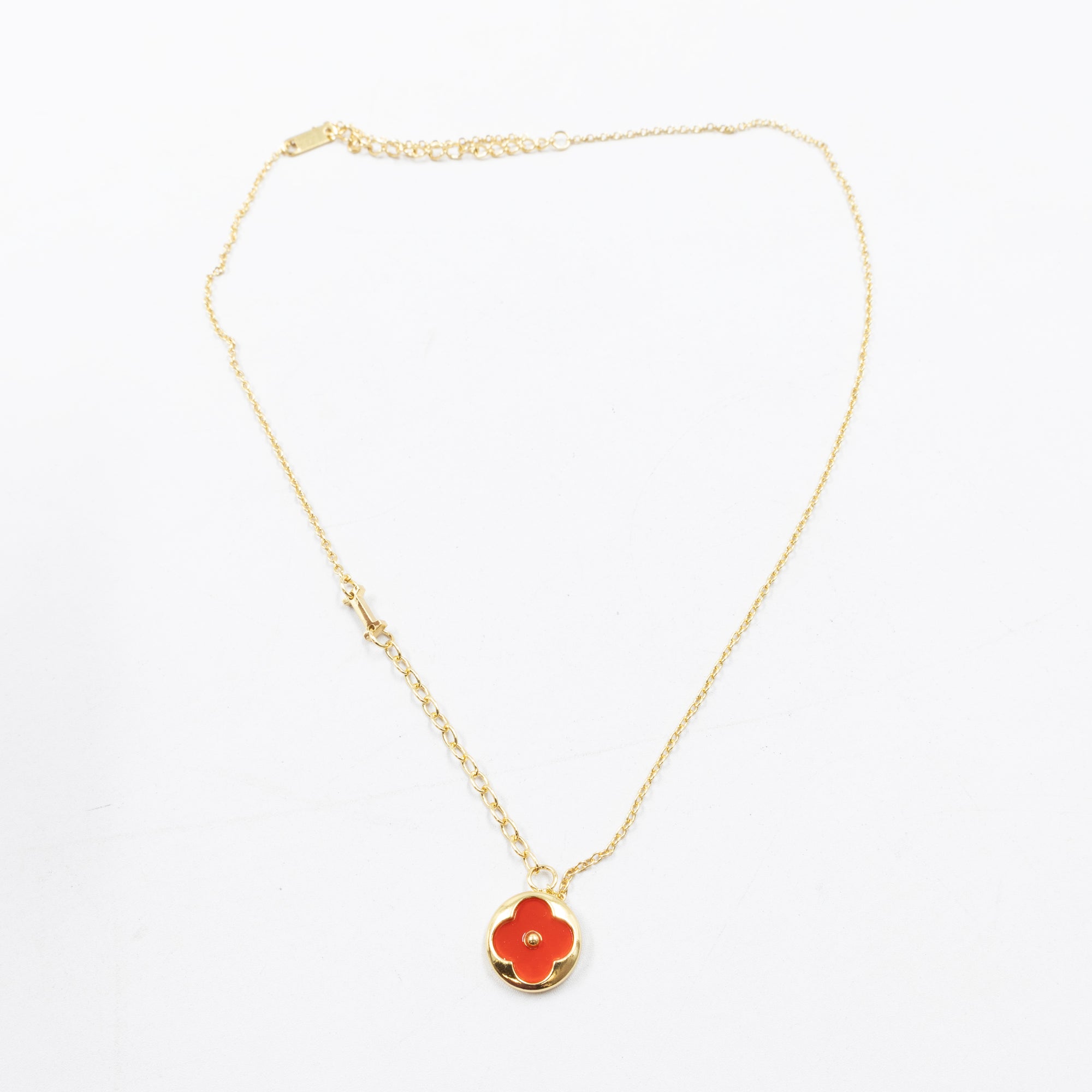 Collares Dorados con dijes de letra G,I,J y dije de Trebol M3 Oro Laminado