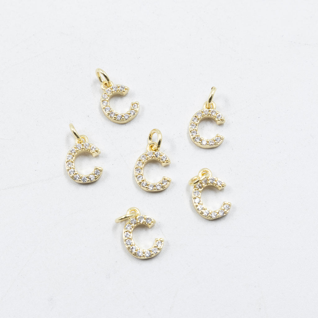 Paquete de 6 Dijes de Letras con piedras M1 Oro Laminado
