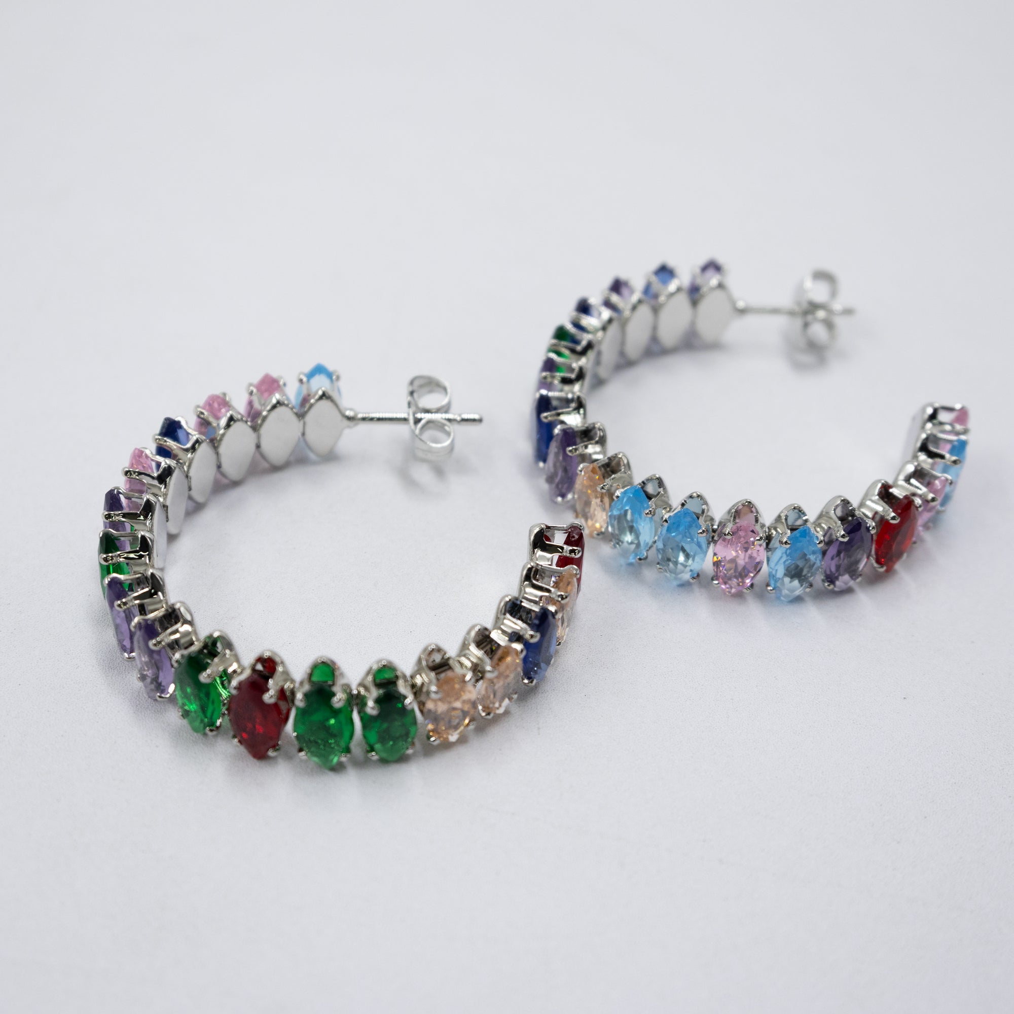 Aretes Plateados con piedras de color M6 Oro Laminado