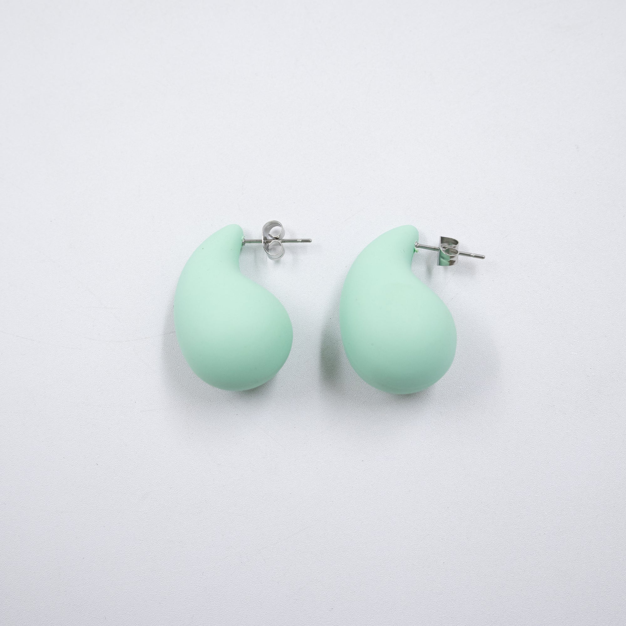 Aretes Medianos de colores M3 Oro Laminado