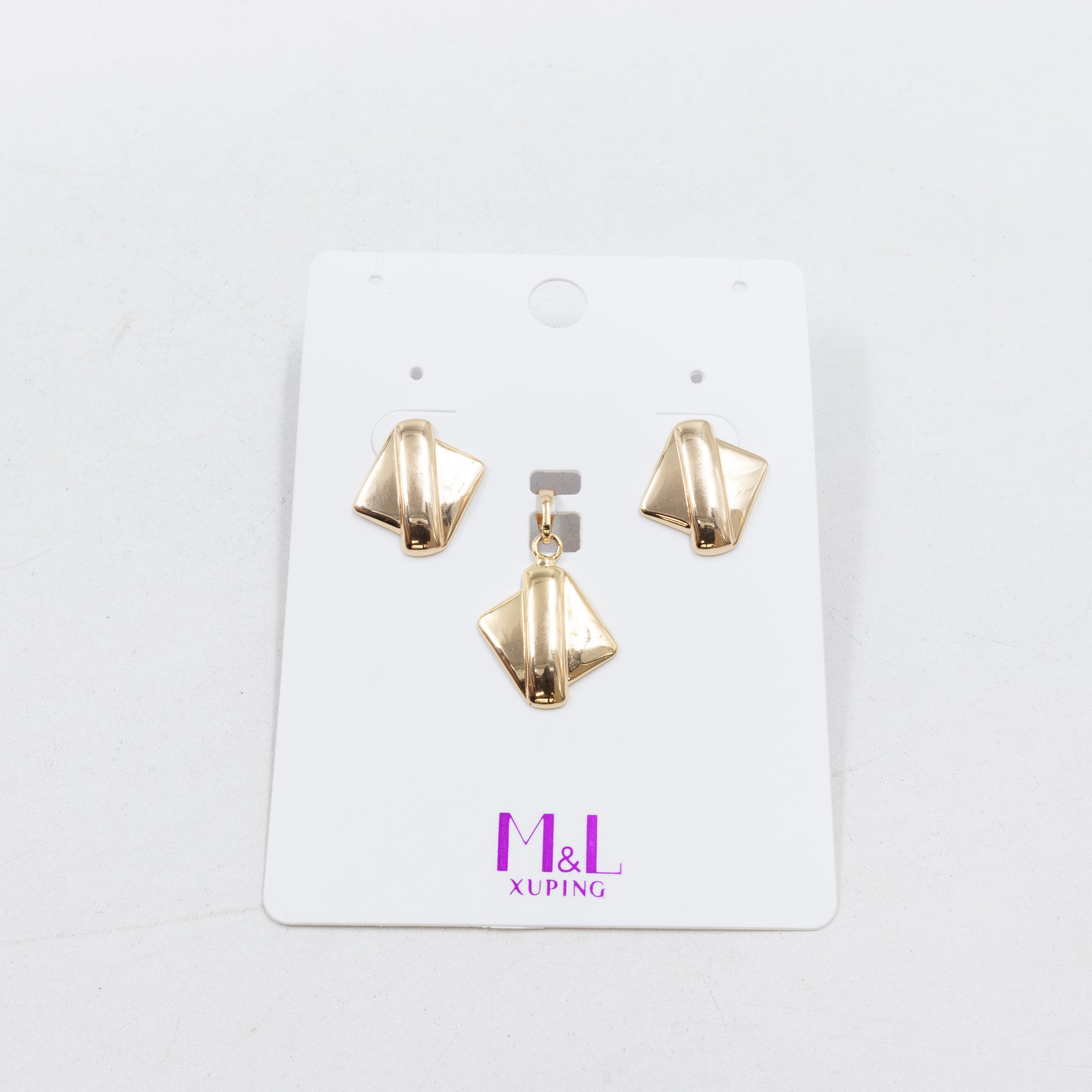 Conjunto de de Aretes y Dije M4 Oro Laminado